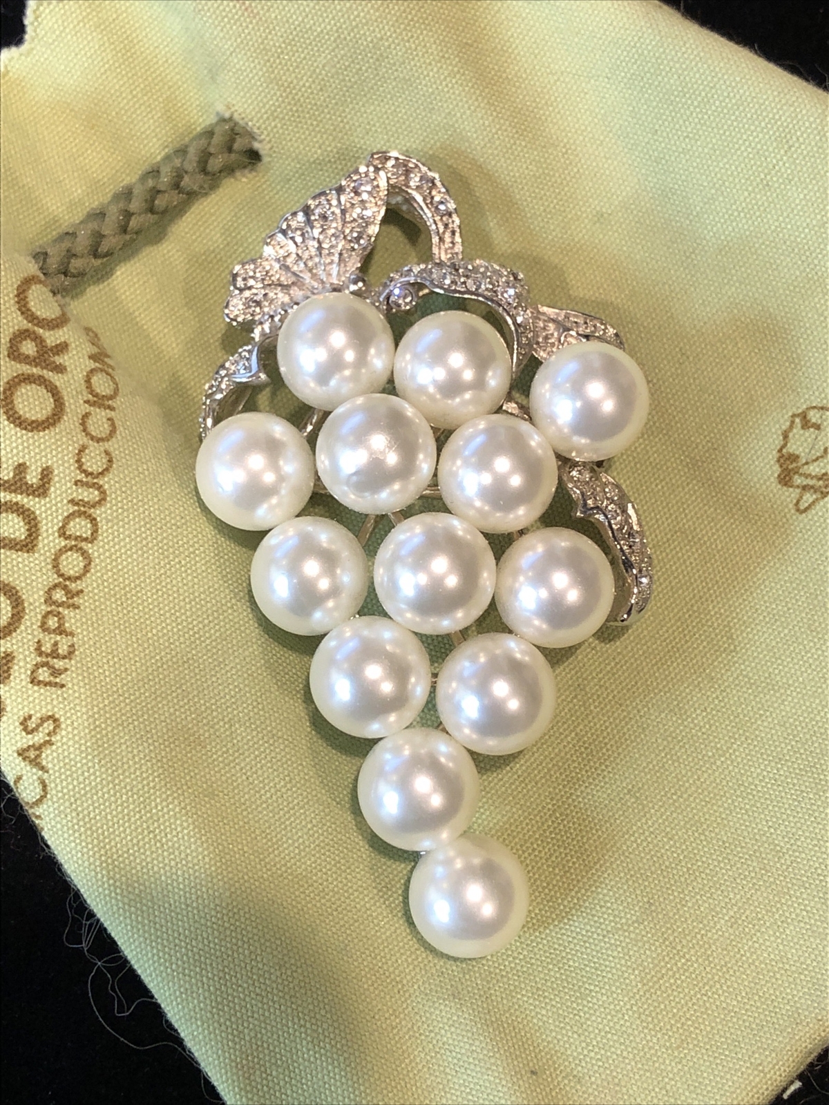 Beautiful Vintage Brooch Faux Pearl Grapes w Butterfly Museo de Oro