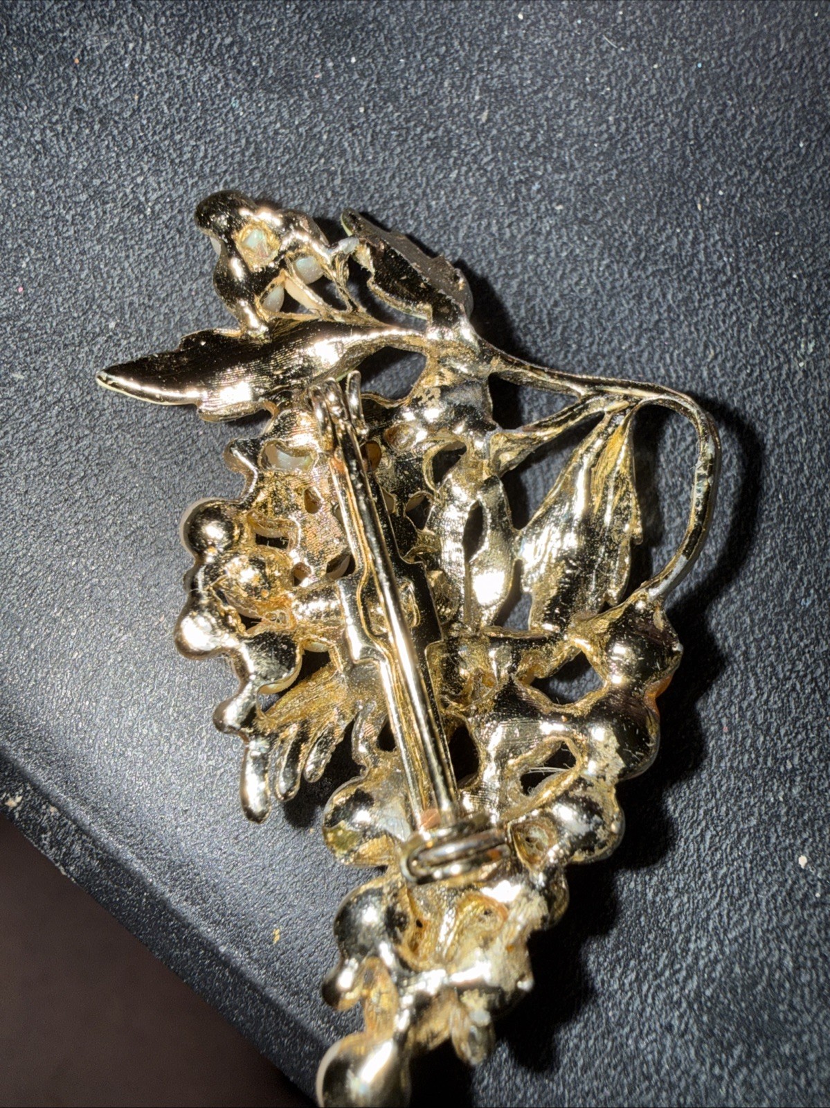 Brooch Pins Bunch of Grapes Gold Tone Vintage Jewelry