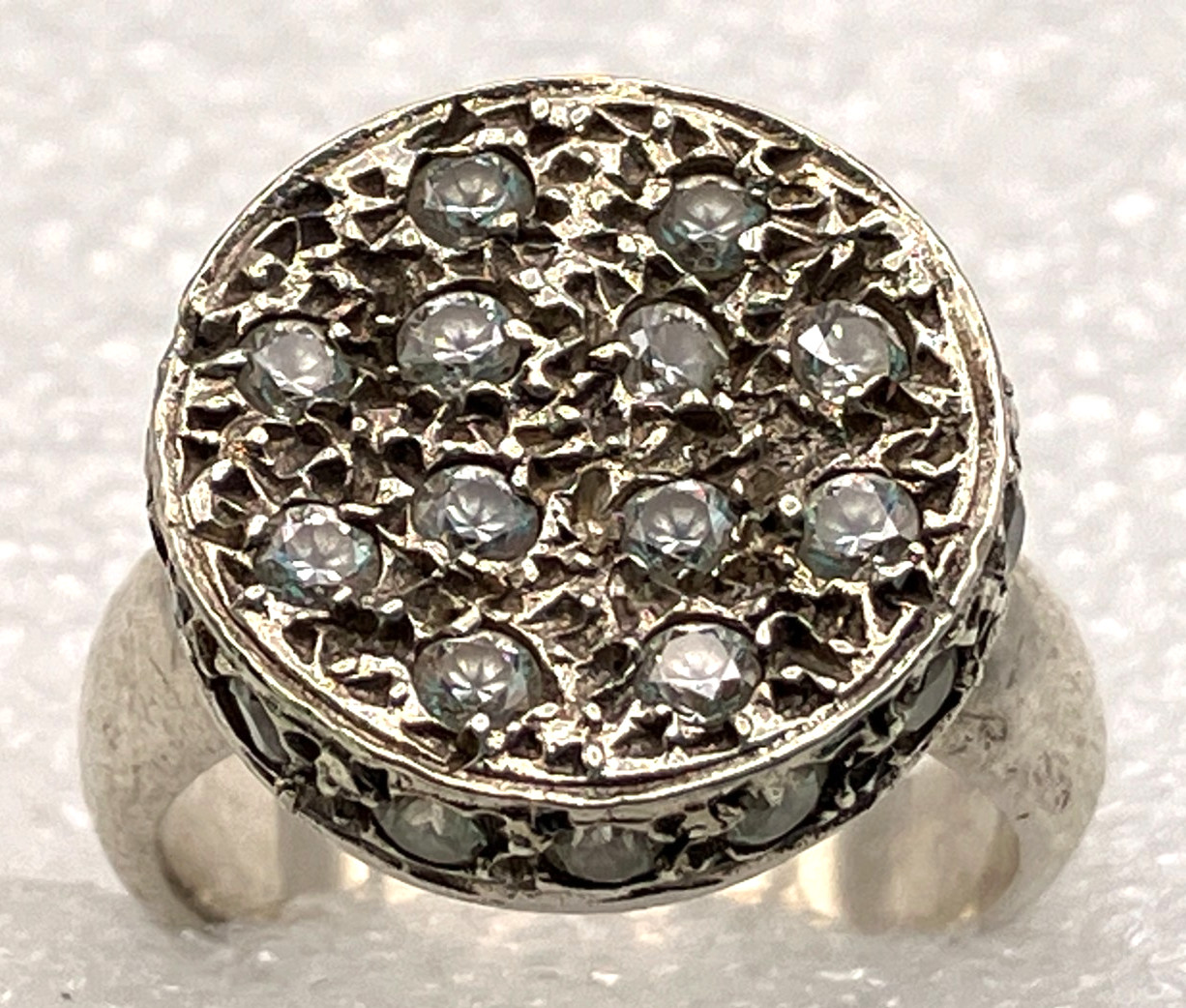 Vintage Sterling Silver Round Flat Top Sparkly Glass Pave Hammered Ring Size 6