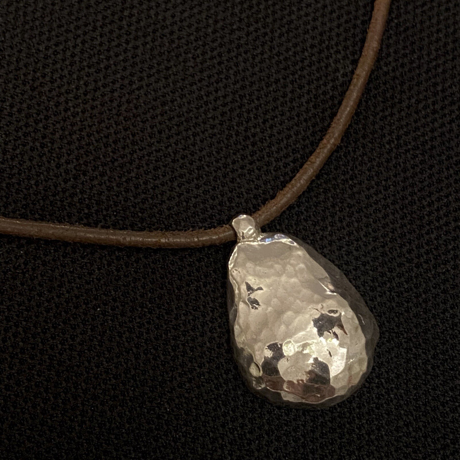 NICE ESTATE STERLING SILVER NUGGET STYLE PENDANT ON LEATHER CORD NECKLACE 16”