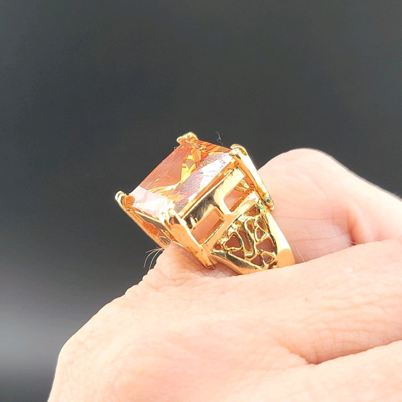 Vtg Sz 6 Ring Lg Citrine Cubic Zirconia 18KGE Fashion Jewelry Caged Lattice