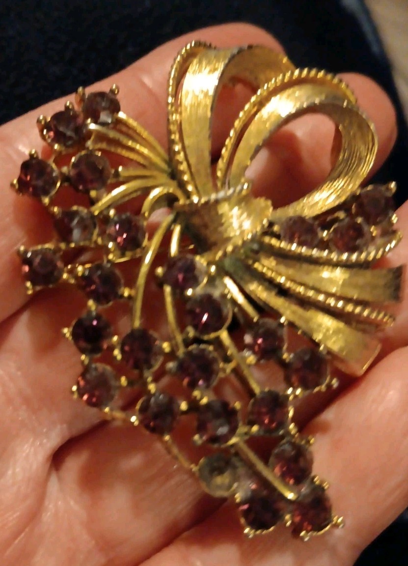 Vintage Signed M Jent Purple Rhinestones Grape Bow Gold Tone Enamel Brooch Pin