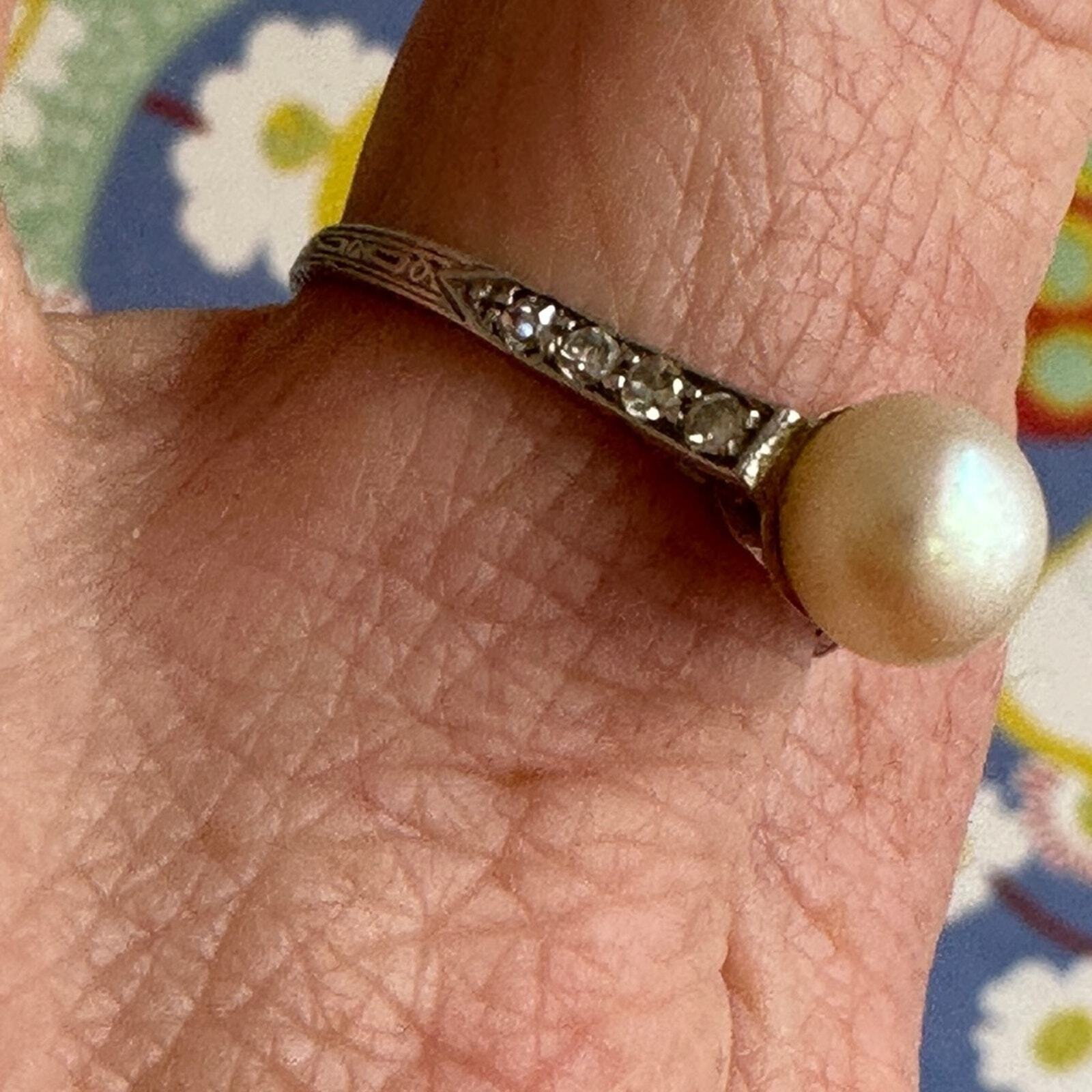 Antique Circa 1920’s platnium diamond pearl ring. Size 8