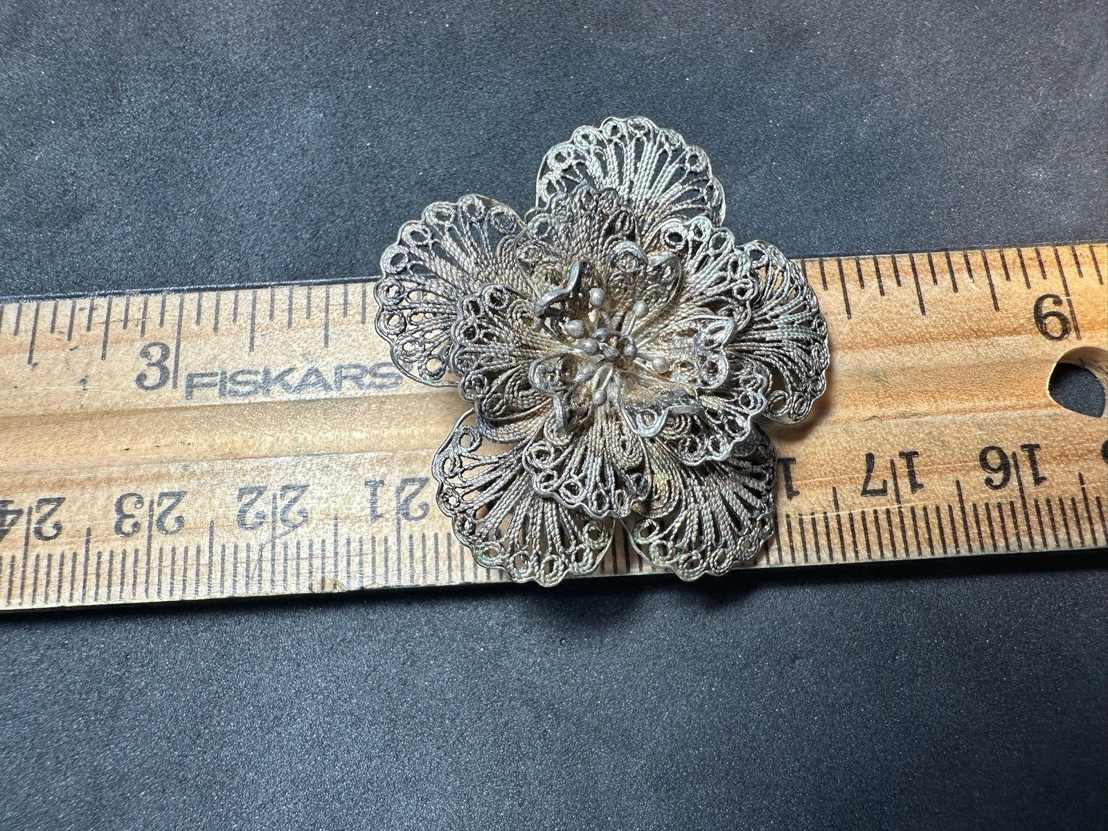 6.37g Vintage Silver Filigree Flower Brooch Gold Wash Tone Floral Pin