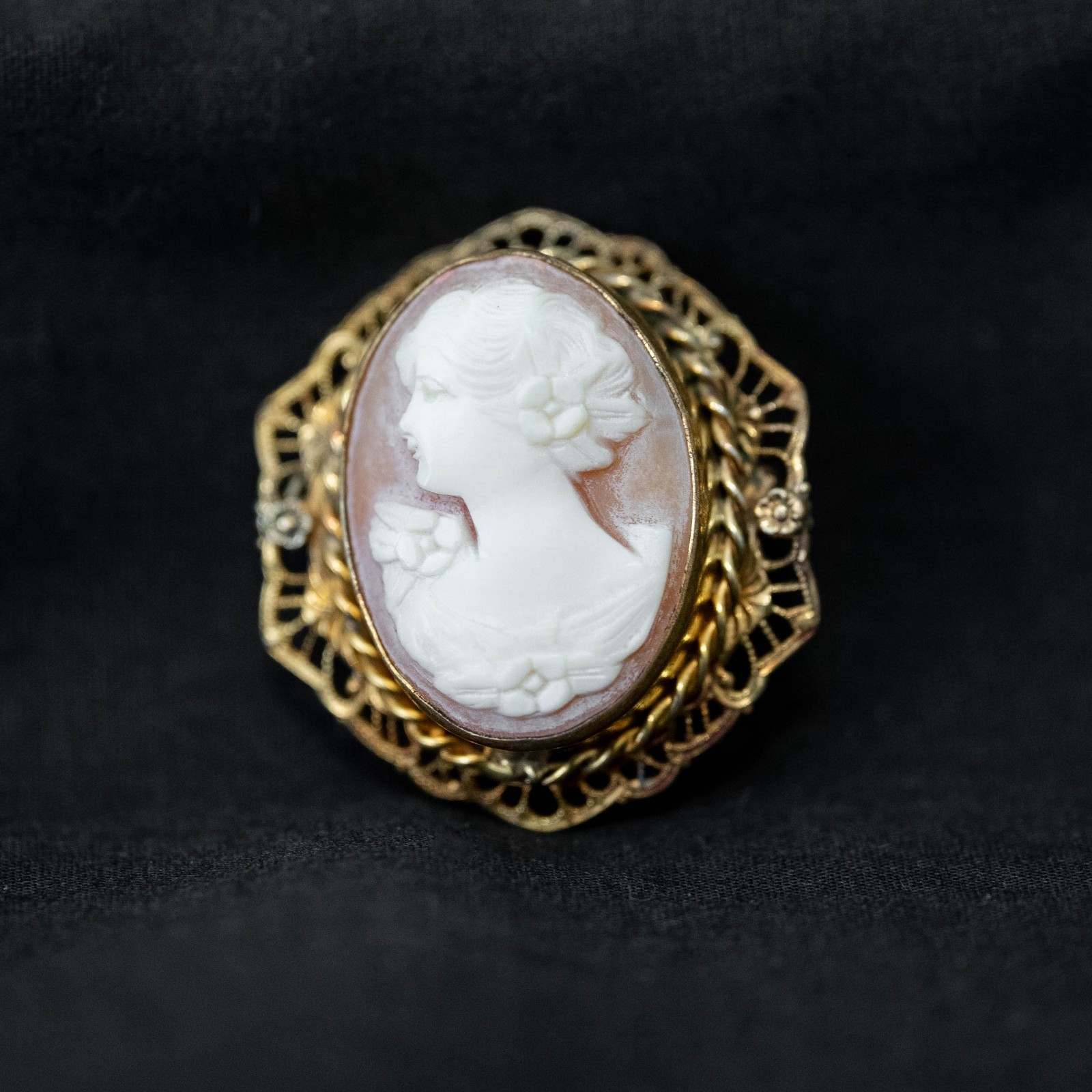 🕊️ Gold Cameo Brooch 🌸 Art Deco Filigree Lady Portrait c.1930s