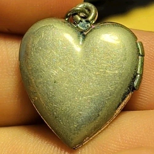 Vintage Vistar Etched Silvertone Puff Heart Locket Pendant Charm Signed