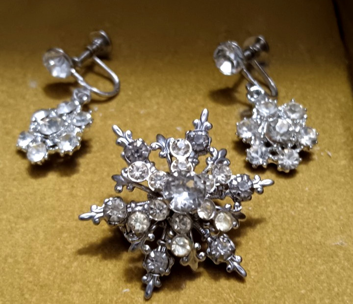 Vintage Rhinestone Screwback Earrings and Brooch Set