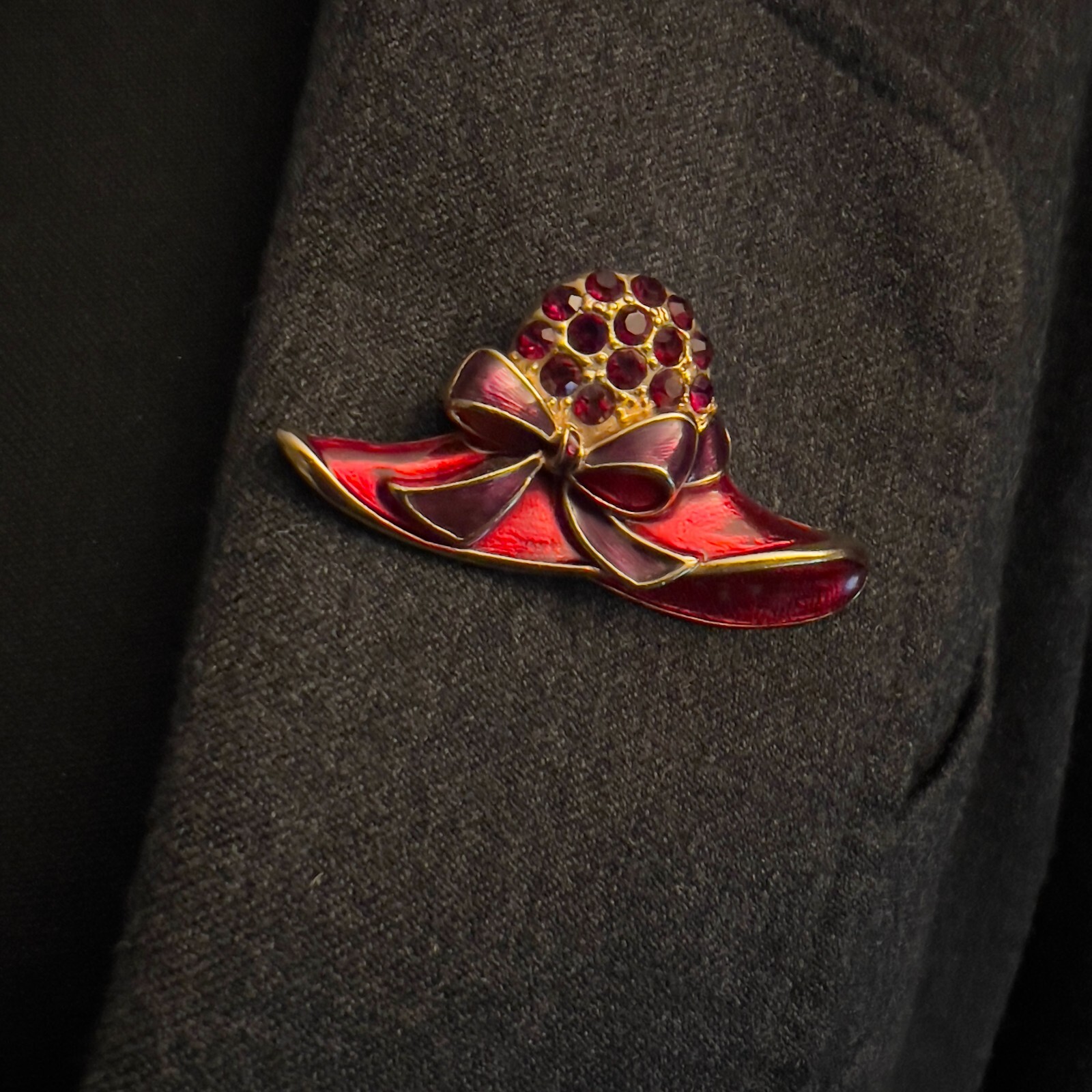 Vintage Red Hat Enamel Gold-Toned & Red Rhinestones Brooch Pin