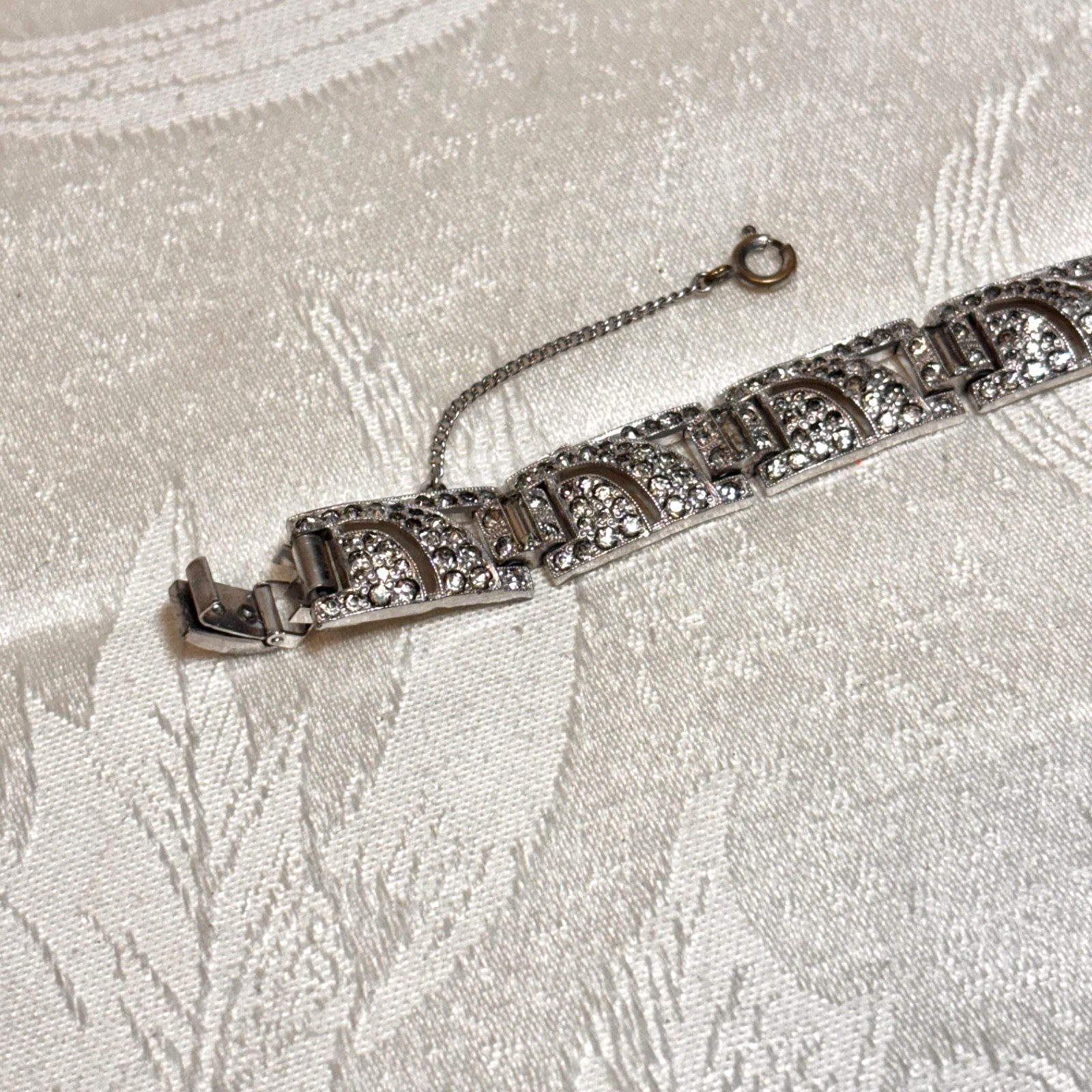 BRACELET rhinestone silvertone metal vintage fold over clasp safety chain