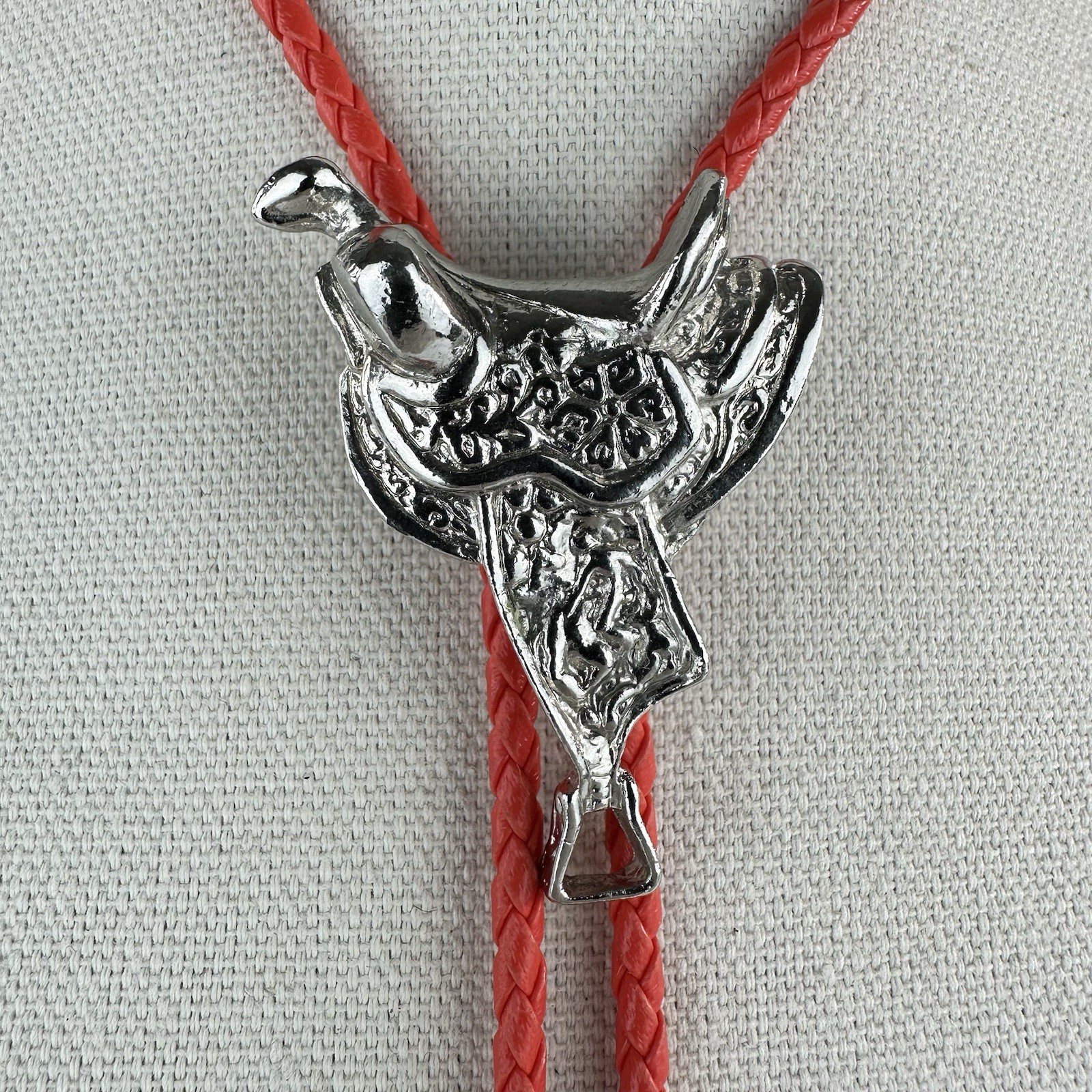 Stunning Vintage 90s Chrome Silver Tone Horse Saddle Western Bolo Tie