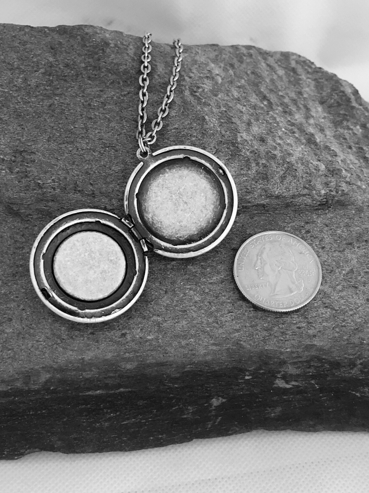Horse & Horseshoe Vtg Locket Necklace, Racing Photos Keepsakes, Memorial Ashes