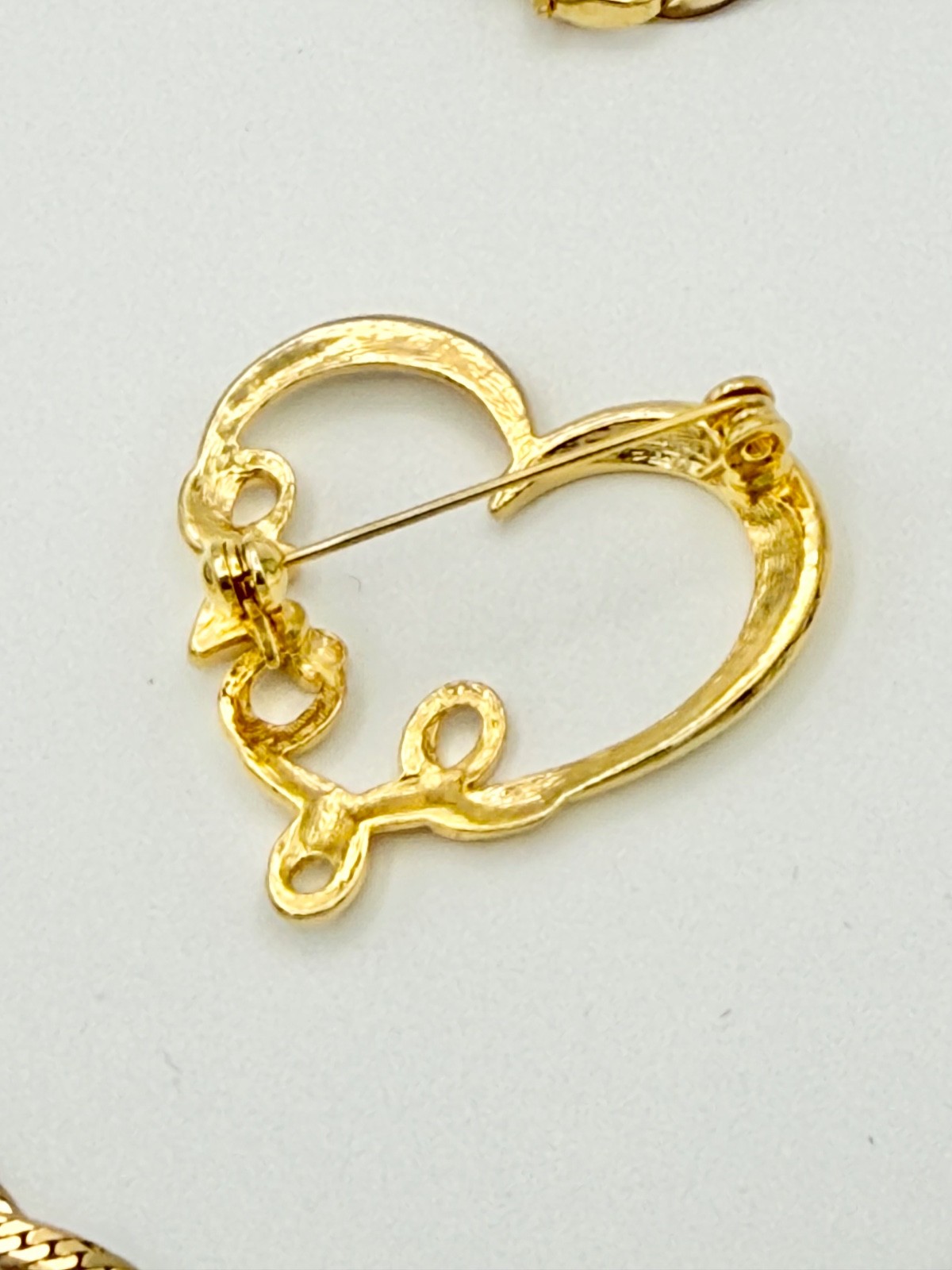 NR signed Goldtone vintage Avon necklace and unbranded brooch