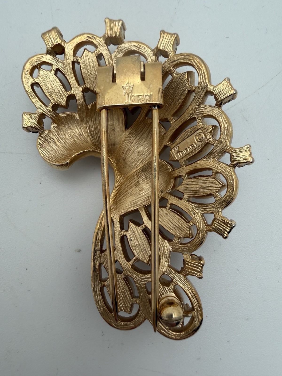 Vintage Crown Trifari Amber Rhinestone Gold Tone Fur Dress Clip Brooch 2.25”