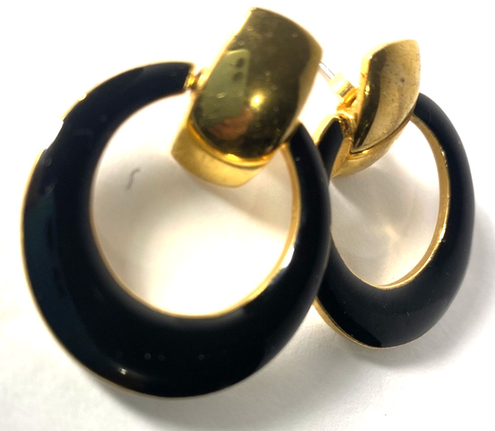 Vintage Avon Chic Knocker Gold Tone Reversible Enamel Black Cream Earrings Stud