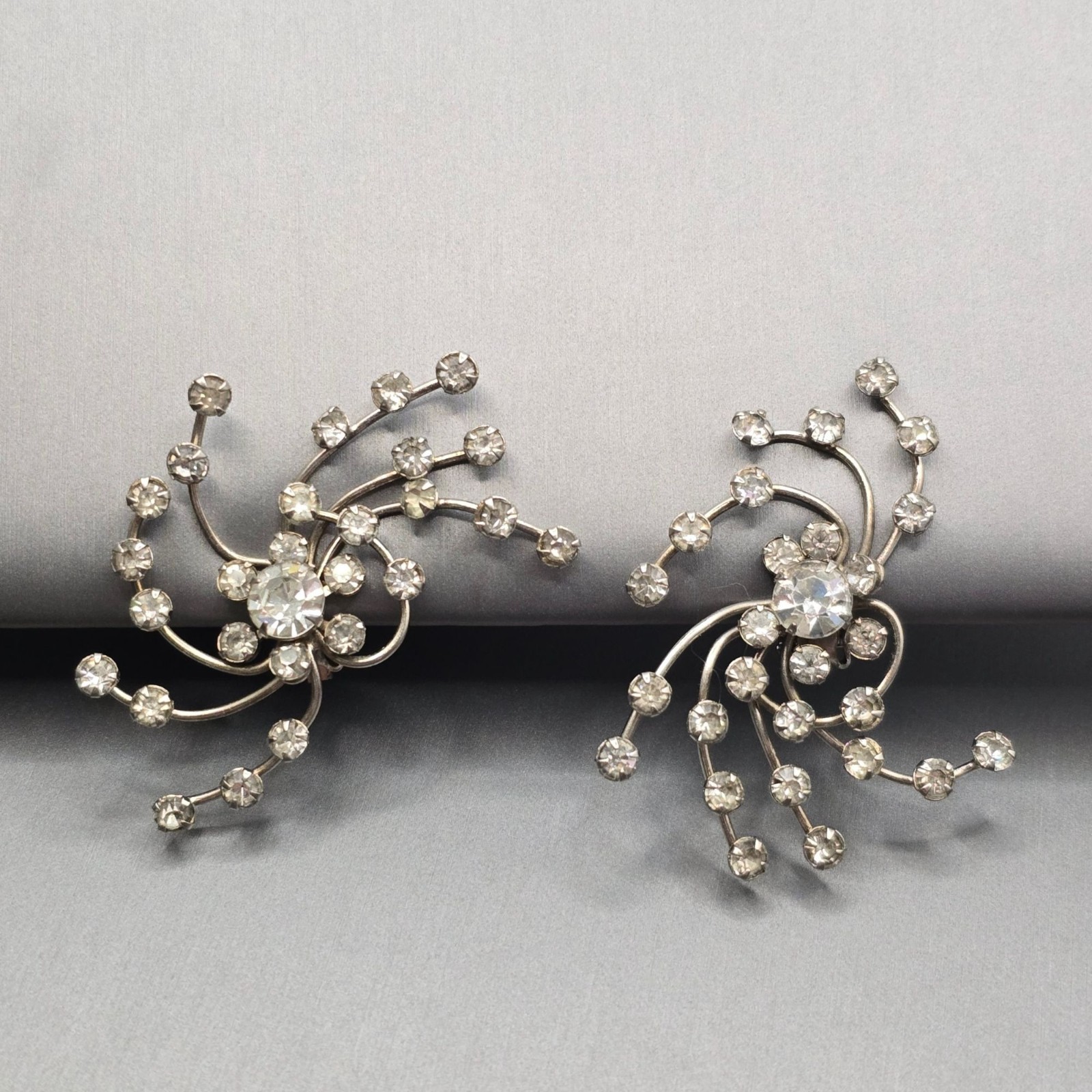 Vintage Rhinestone Clip On Earrings 2.25″ Silver Mid Century Atomic Starburst