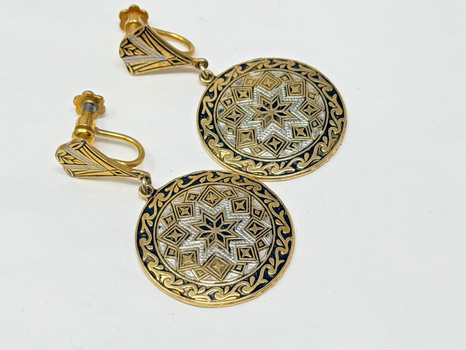 Vintage Damascene Style Goldtone 1.75″ Drop Dangle Screw Back Earrings