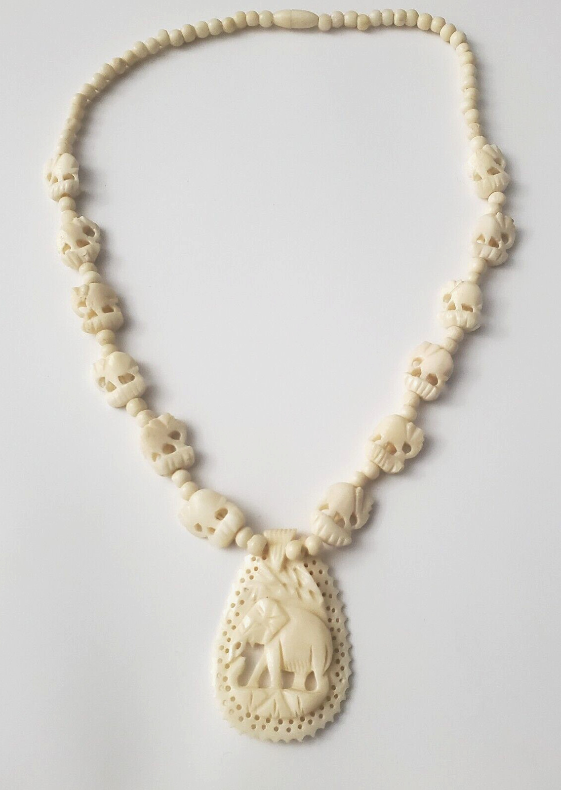 Vintage 19 3/4″ Faux Ivory Carved Celluloid/Plastic Elephant Pendant Necklace