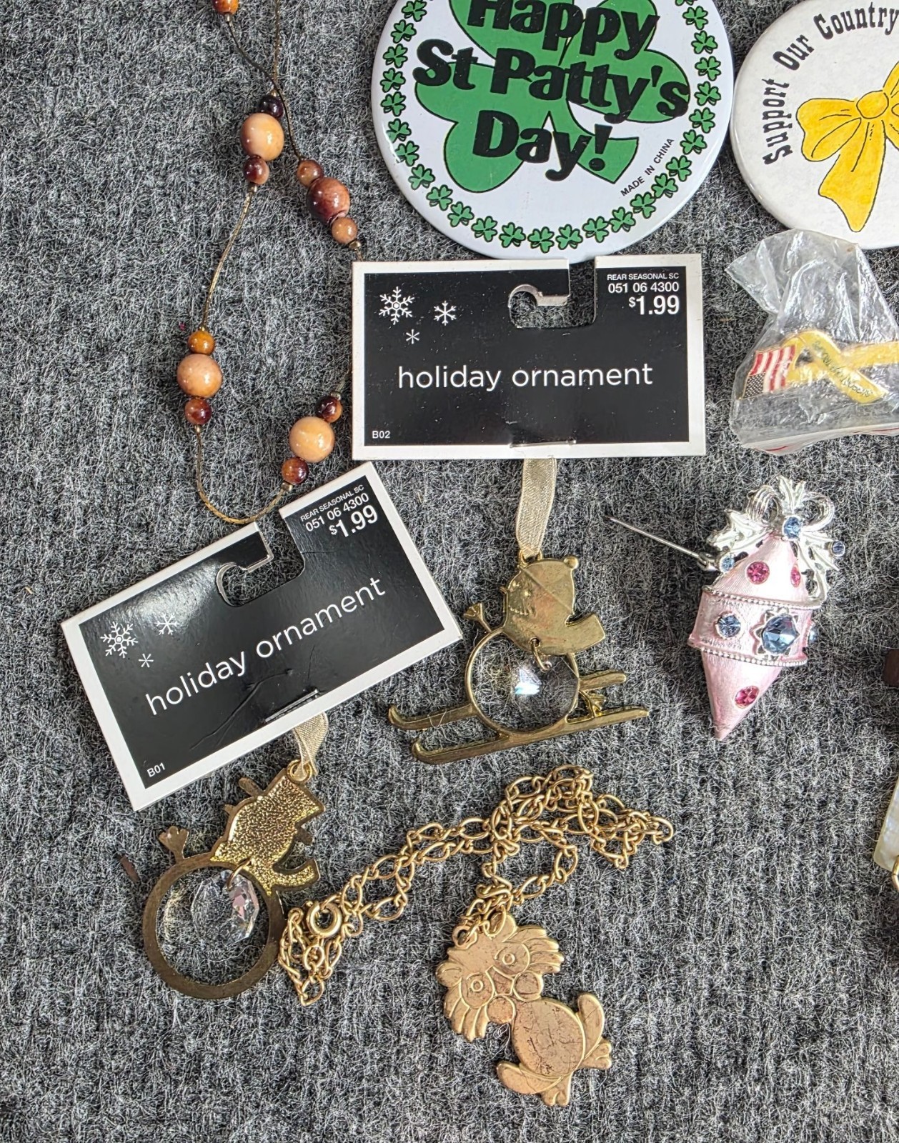 Vintage Jewelry Collectibles Lot Pins Ornaments Necklaces Bracelets Holiday