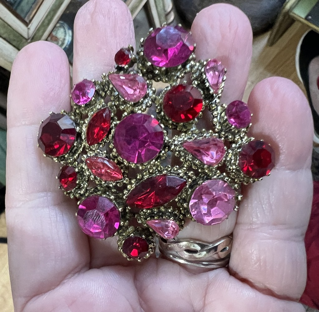 Vintage Weiss Shades of Pink & Red Different Shapes Brutalist RS Pin 2 1/4″ H”