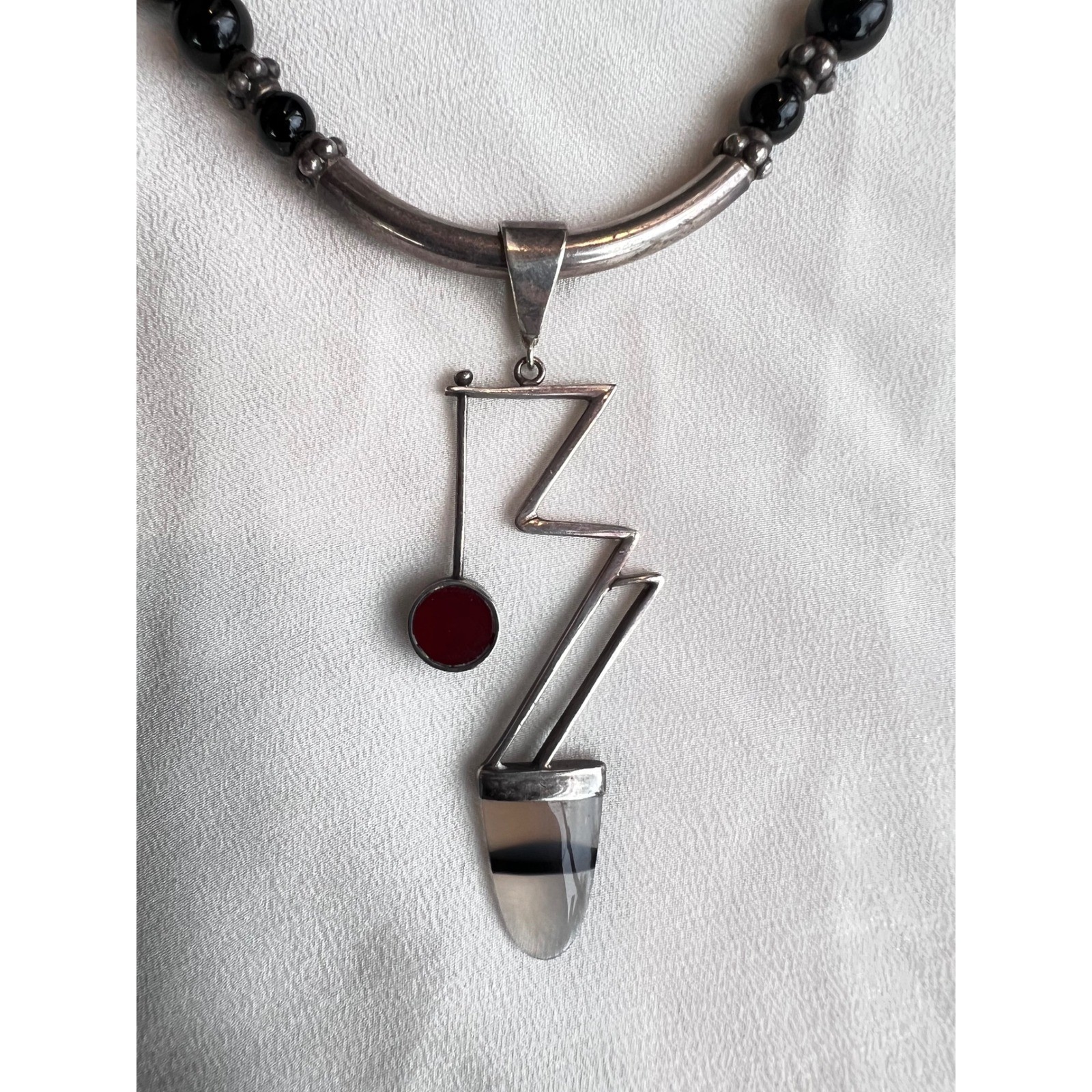 VTG Modernist Black Onyx Beaded Necklace/Silver Geometric Articulated Pendant