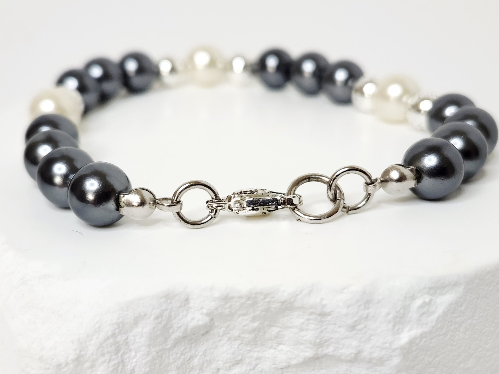 Vintage Gray And White Faux Pearl Bracelet – Freshwater Look – READ