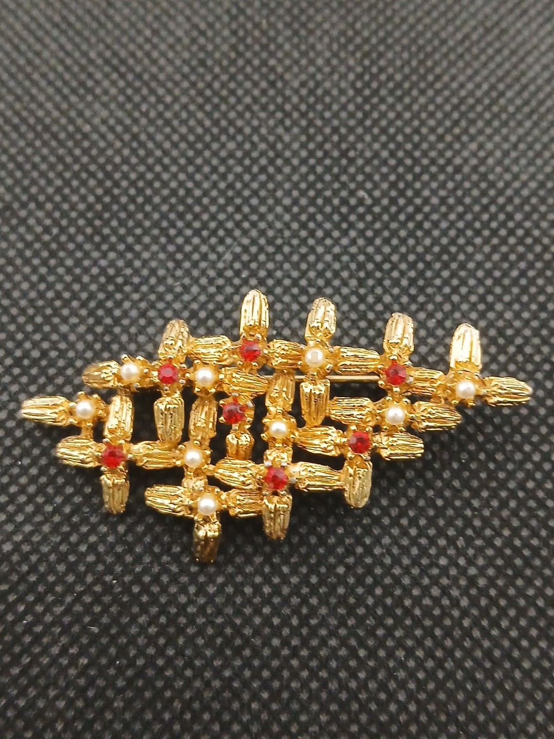 Unique goldtone lattice metal work brutalist faux pearls & rubies brooch
