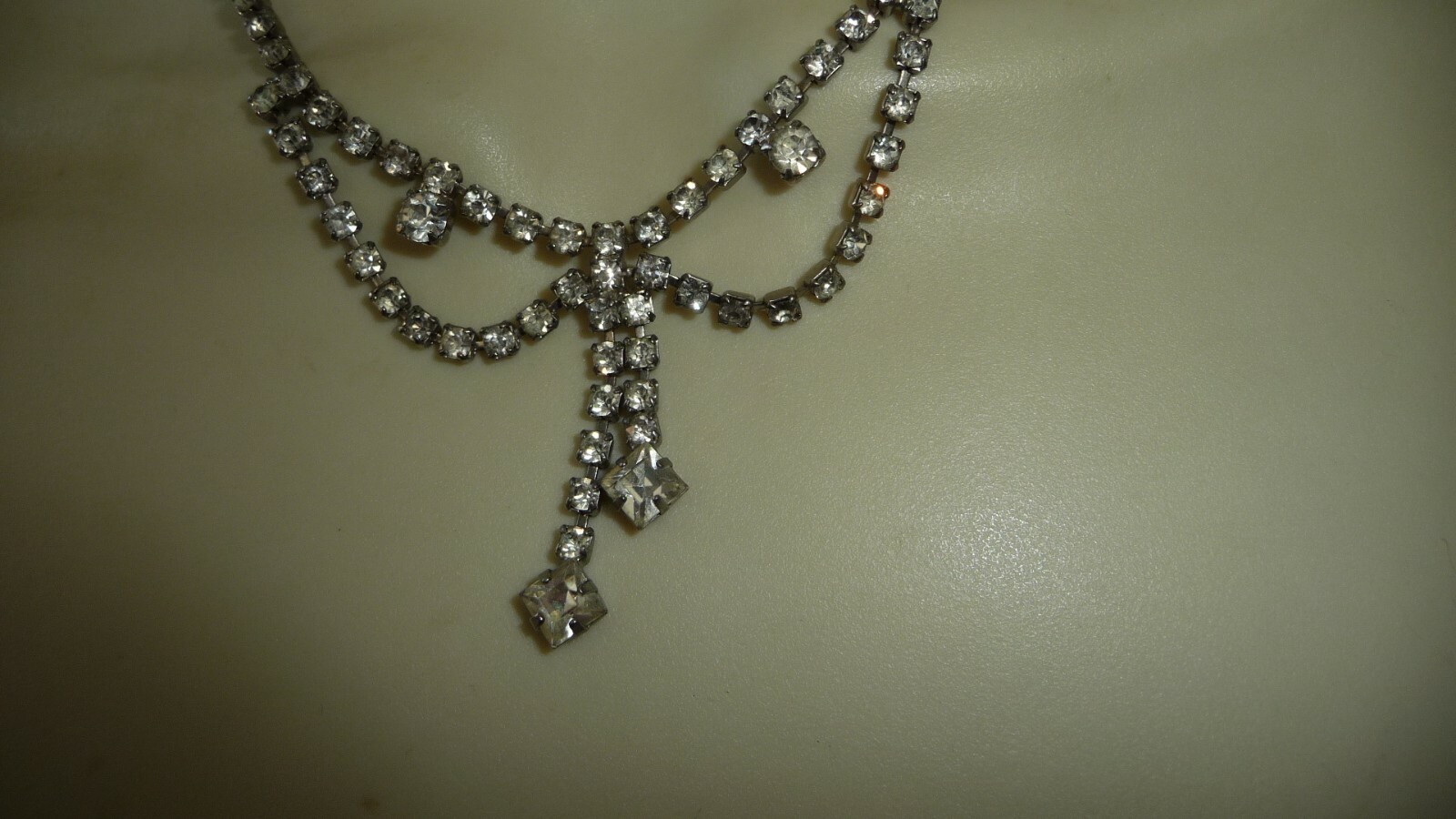 #1/2X vtg costume NECKLACE SILVER TONE w RHINESTONES 7″ L