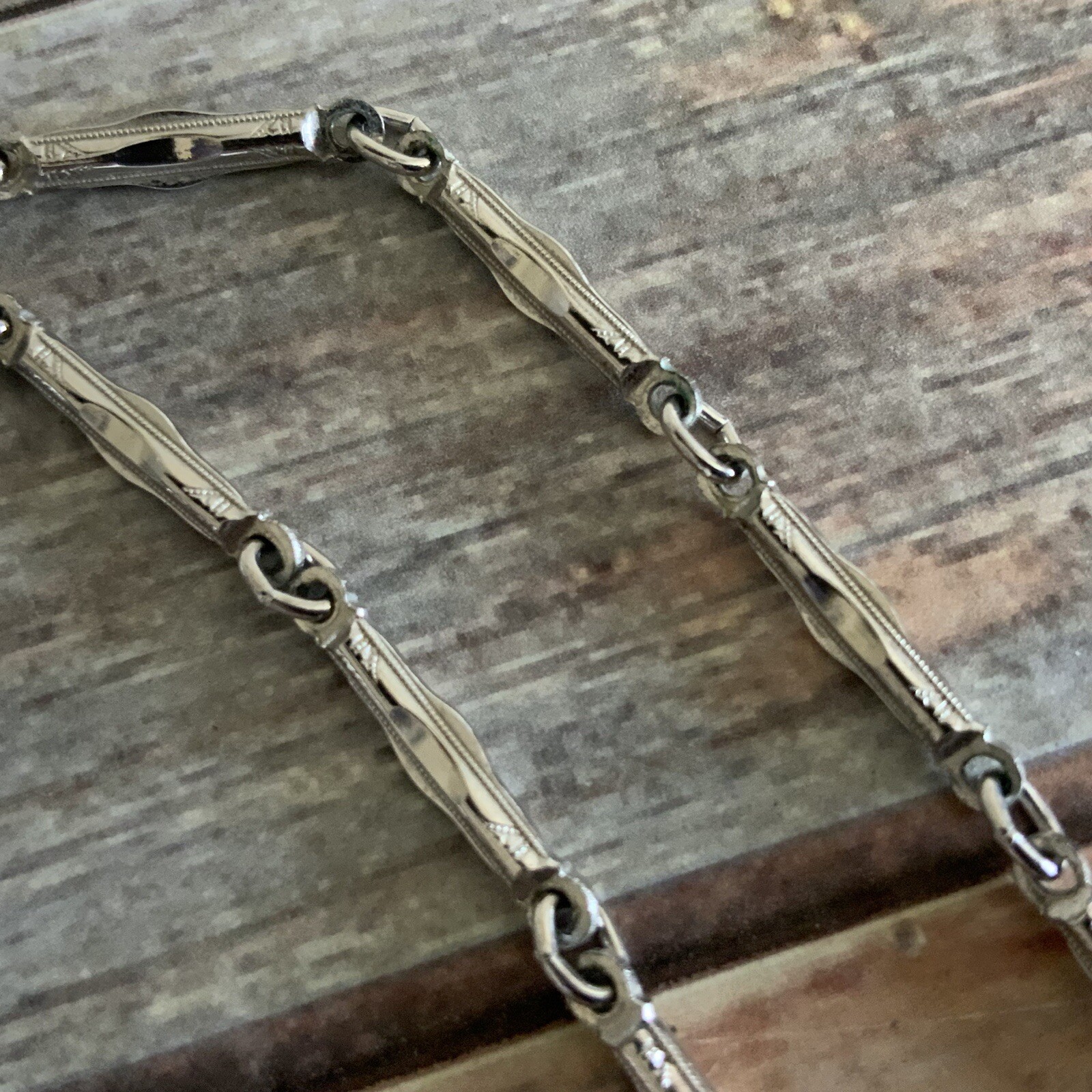 Vintage 70s etched textured bar link chain in silver tone metal