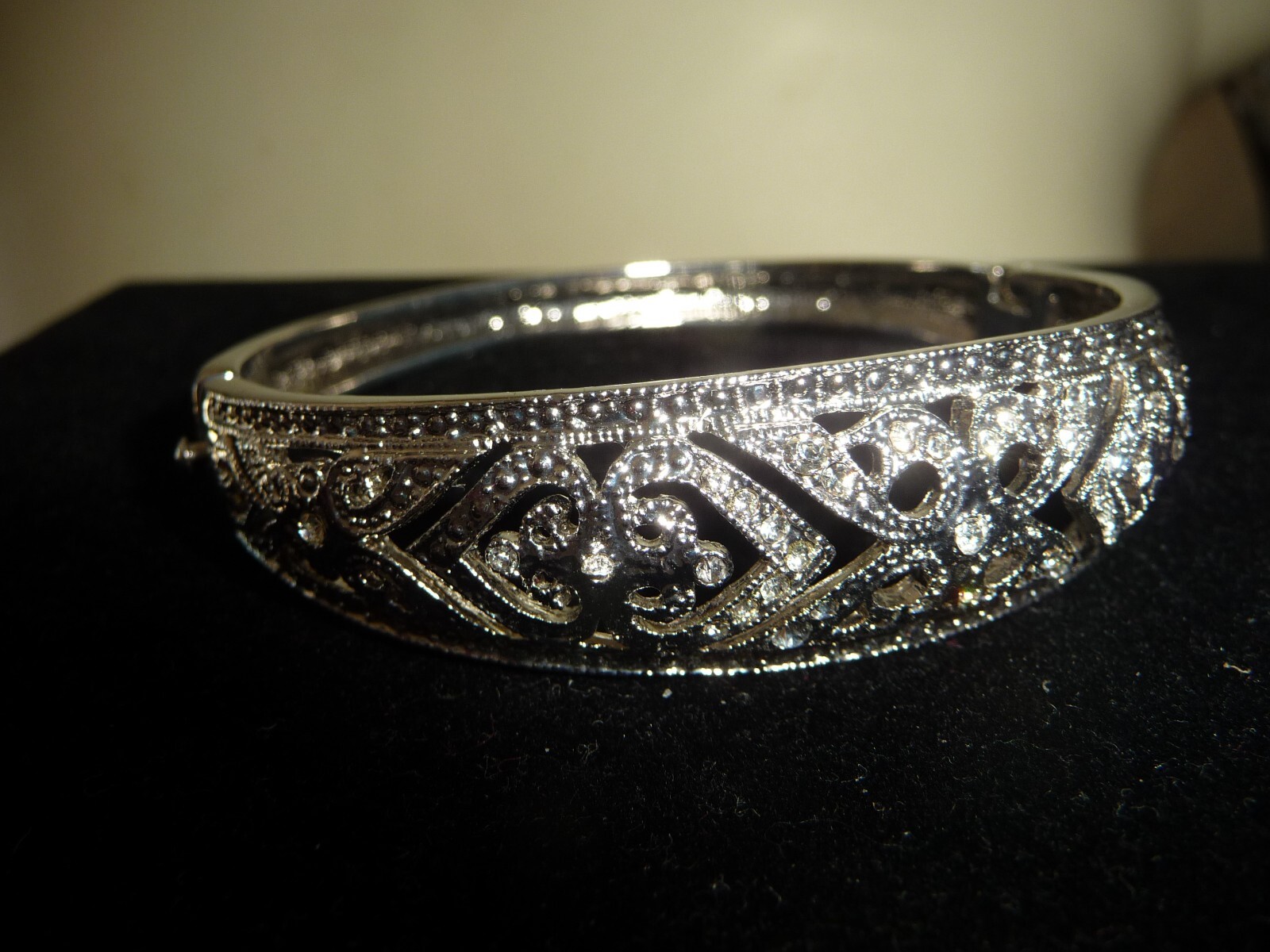 WEDDING SILVER TONE HINGED OPEN CUT FAUX DIAMONDS 3/4″W BANGLE BRACELET #23/19A