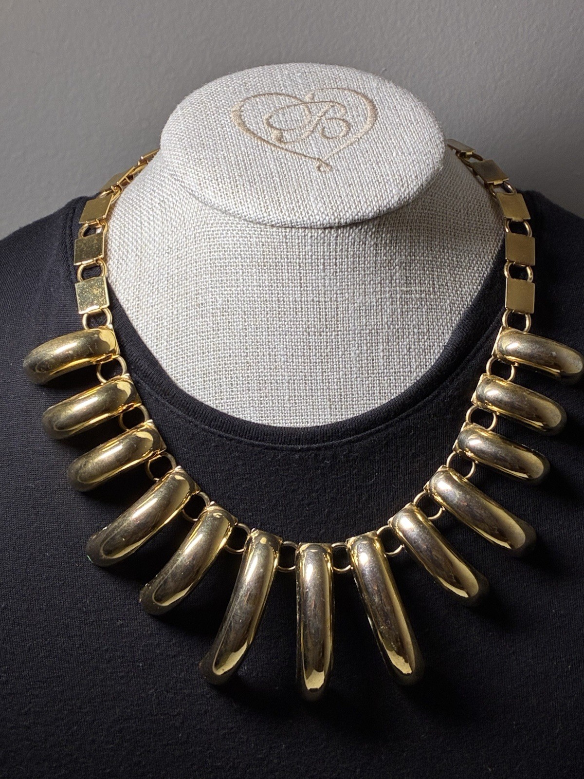 Vintage Gold Tone Cleopatra Fringe Bib Collar Necklace Mod Chunky Statement Hook