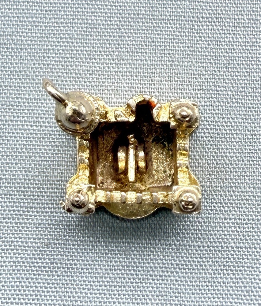 Vintage 9K Gold Tower of London Charm Fortress Cannon Beefeater England 4.2 Gr
