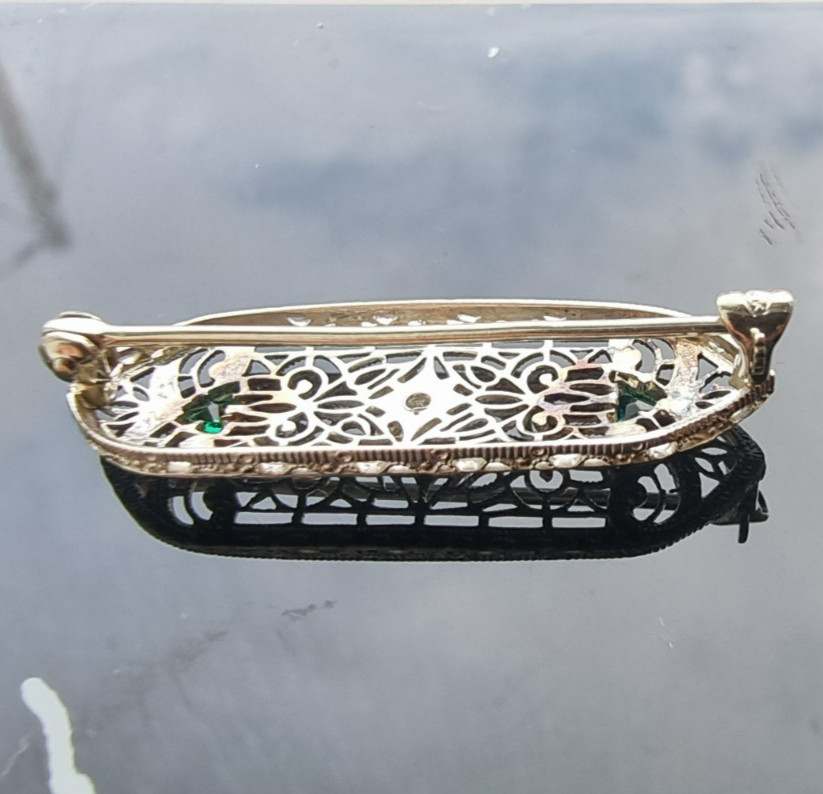 14K WHITE GOLD DIAMOND AND TRILLION EMERALD FILIGREE ART DECO BROOCH 2.1 gram