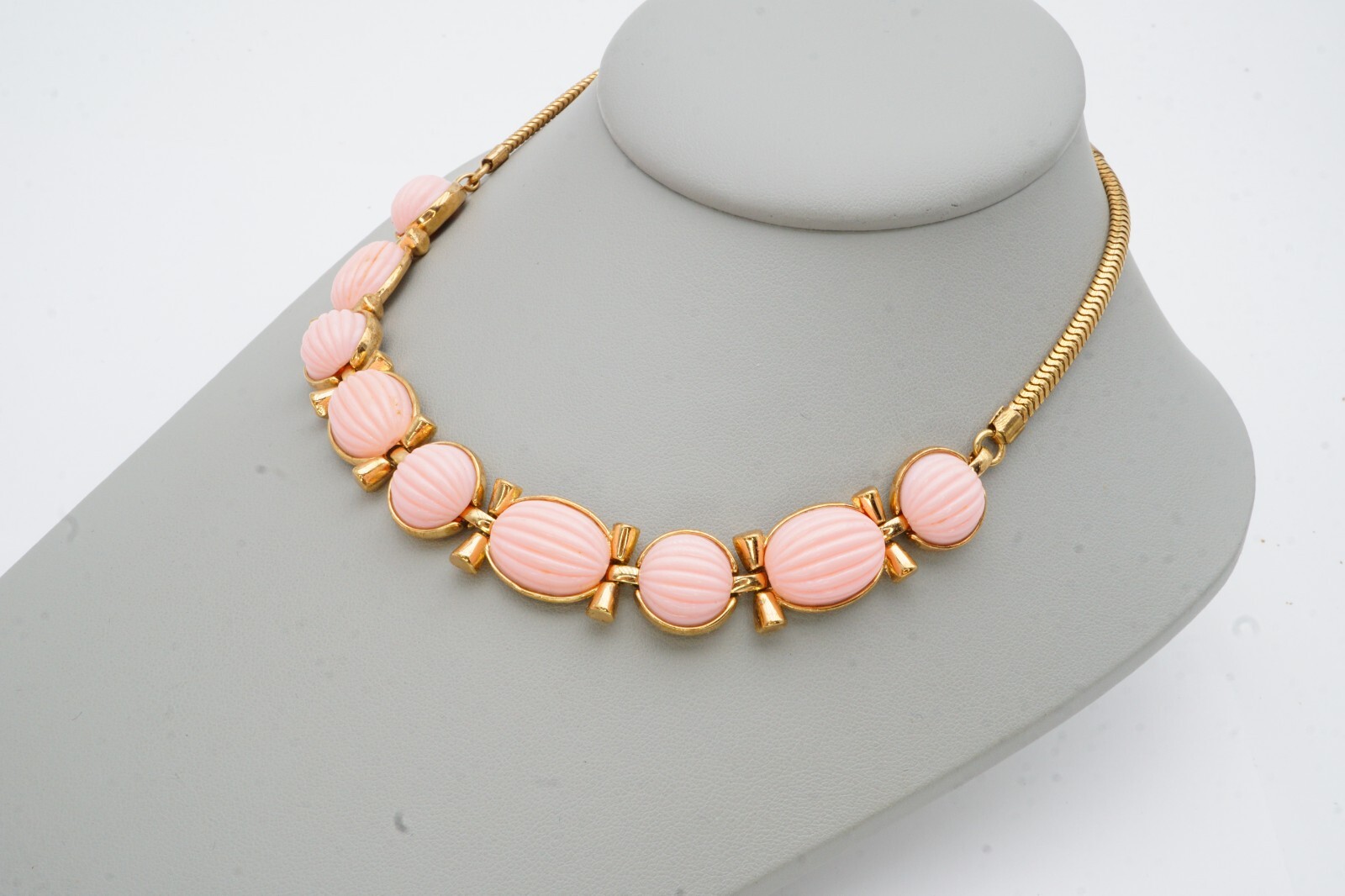 Vintage Necklace Gold Tone Molded Pink Stone 15.5″