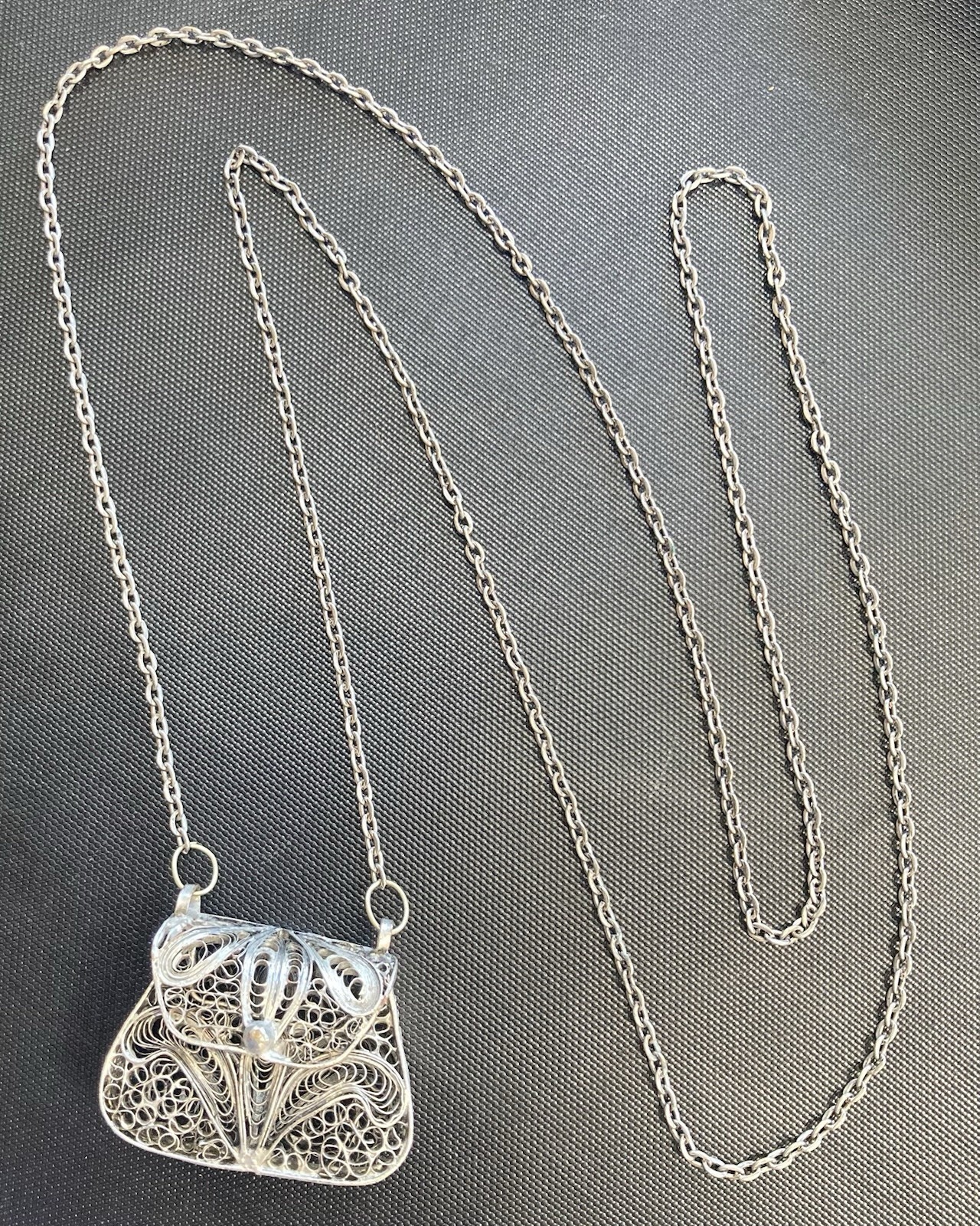 Vintage Silver FILIGREE Purse Necklace 35″ Long Chain Perfume Keepsake Holder