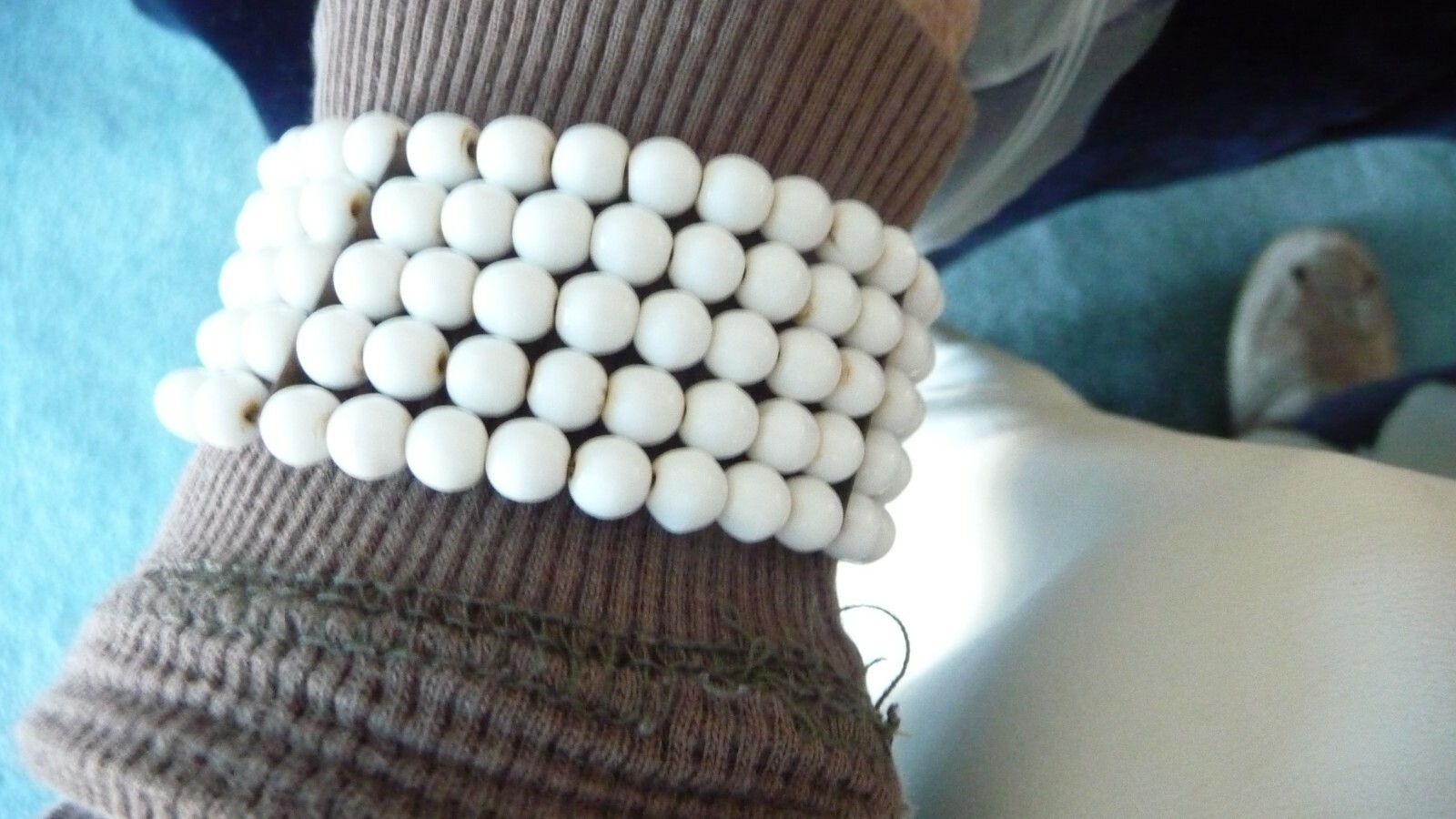 #2/7X vtg costume BRACELET WRAP AROUND CUFF 5 rows WHITE Beads 1 1/4″ W