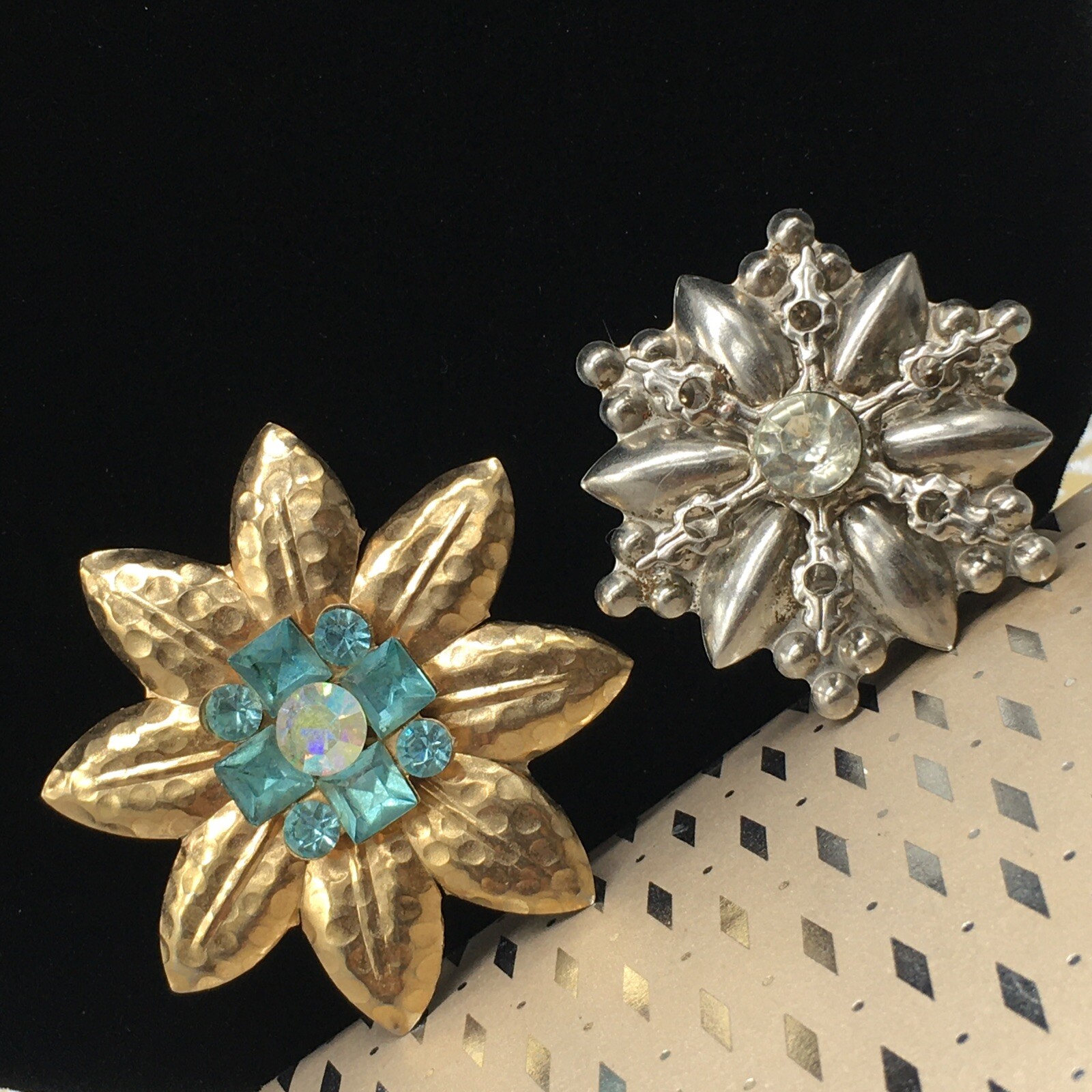 Vintage Tin Star Flower Brooch Pin LOT of 2 1.5-2″ White and Blue Rhinestone