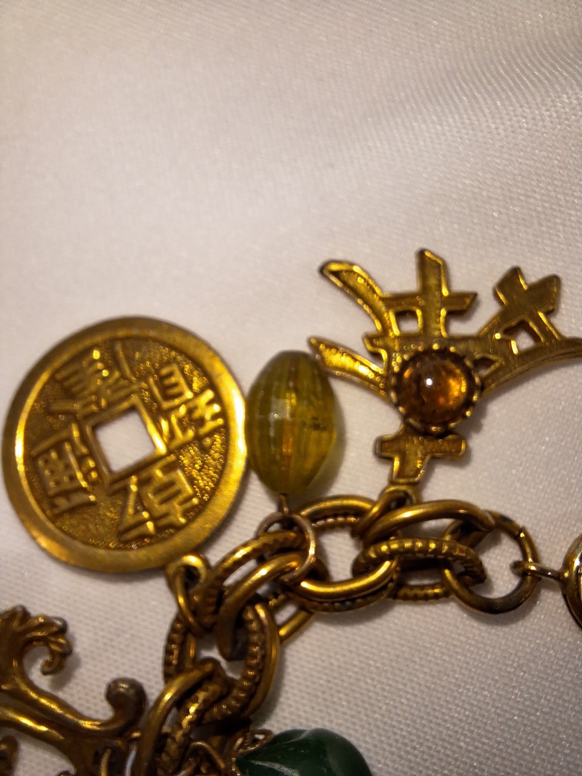 VTG Gold Tone Asian Themed Heavy Charm Bracelet 7.5″