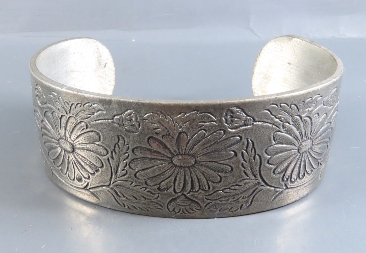 VTG Salisbury Pewter CUFF BRACELET Flowers of the Month SEPTEMBER ASTORS Silver