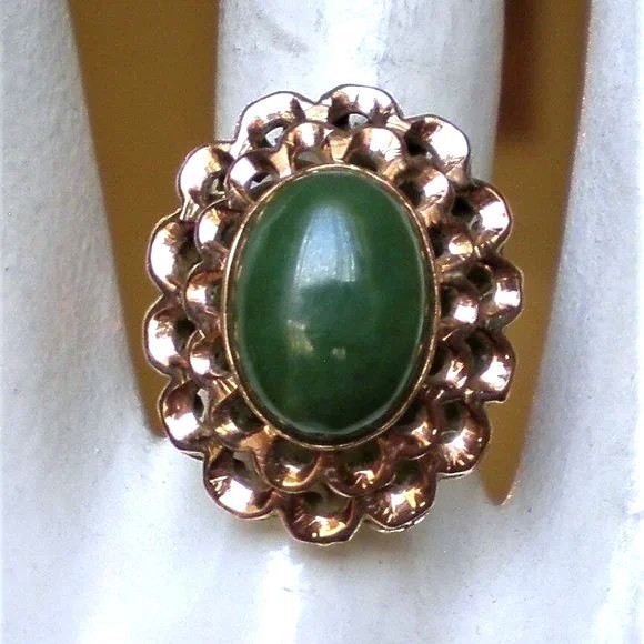 Vintage Solid 18K Rose Pink Gold Green Nephrite Jade Solitaire Cocktail Ring