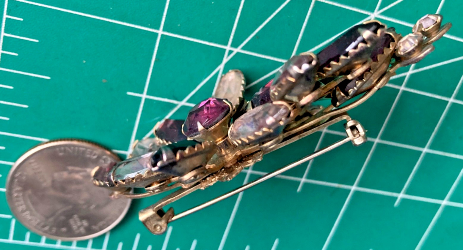 VTG PURPLE RHINESTONE GOLD METAL PIN BROOCH UNSIGN PRONG VINTAGE 3 TONE ANTIQUE