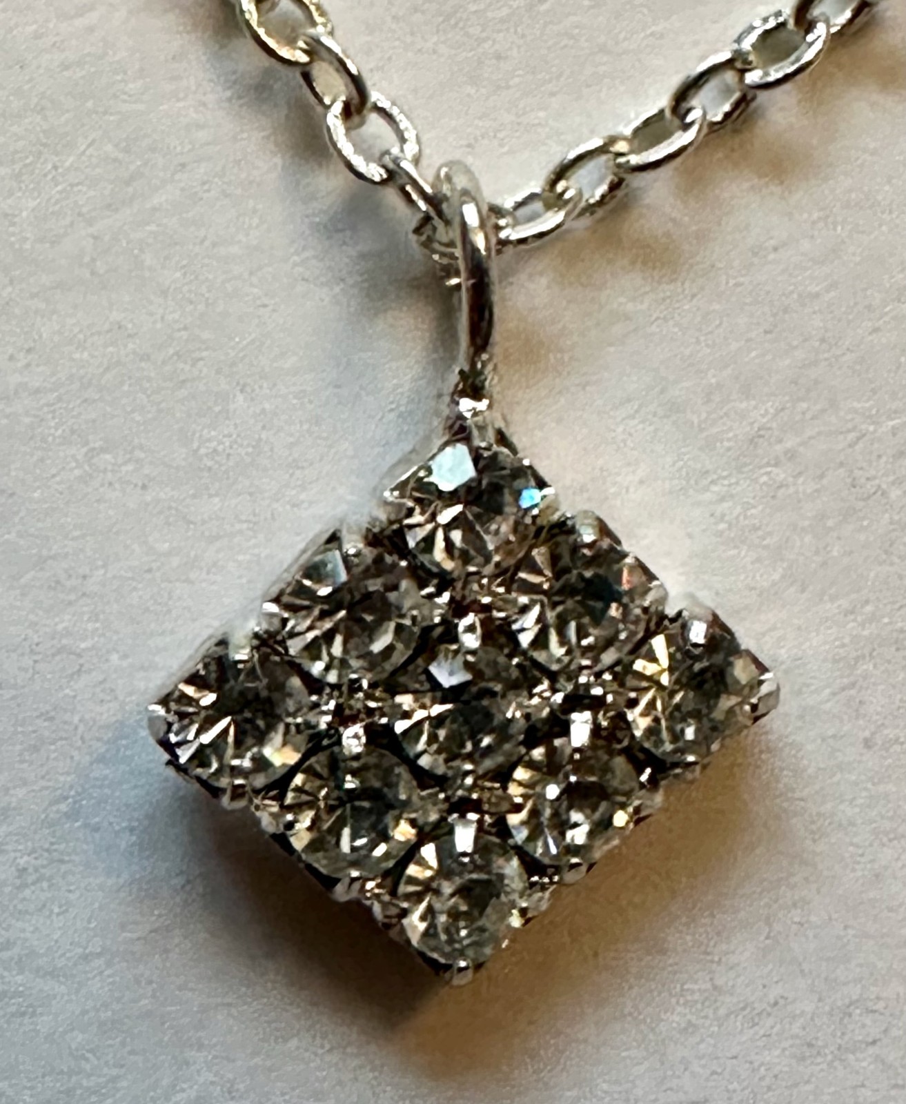 VINTAGE DIAMOND SHAPE WITH CLEAR CRYSTALS PENDANT 1/2 OF 1 NECKLACE 18 TINY