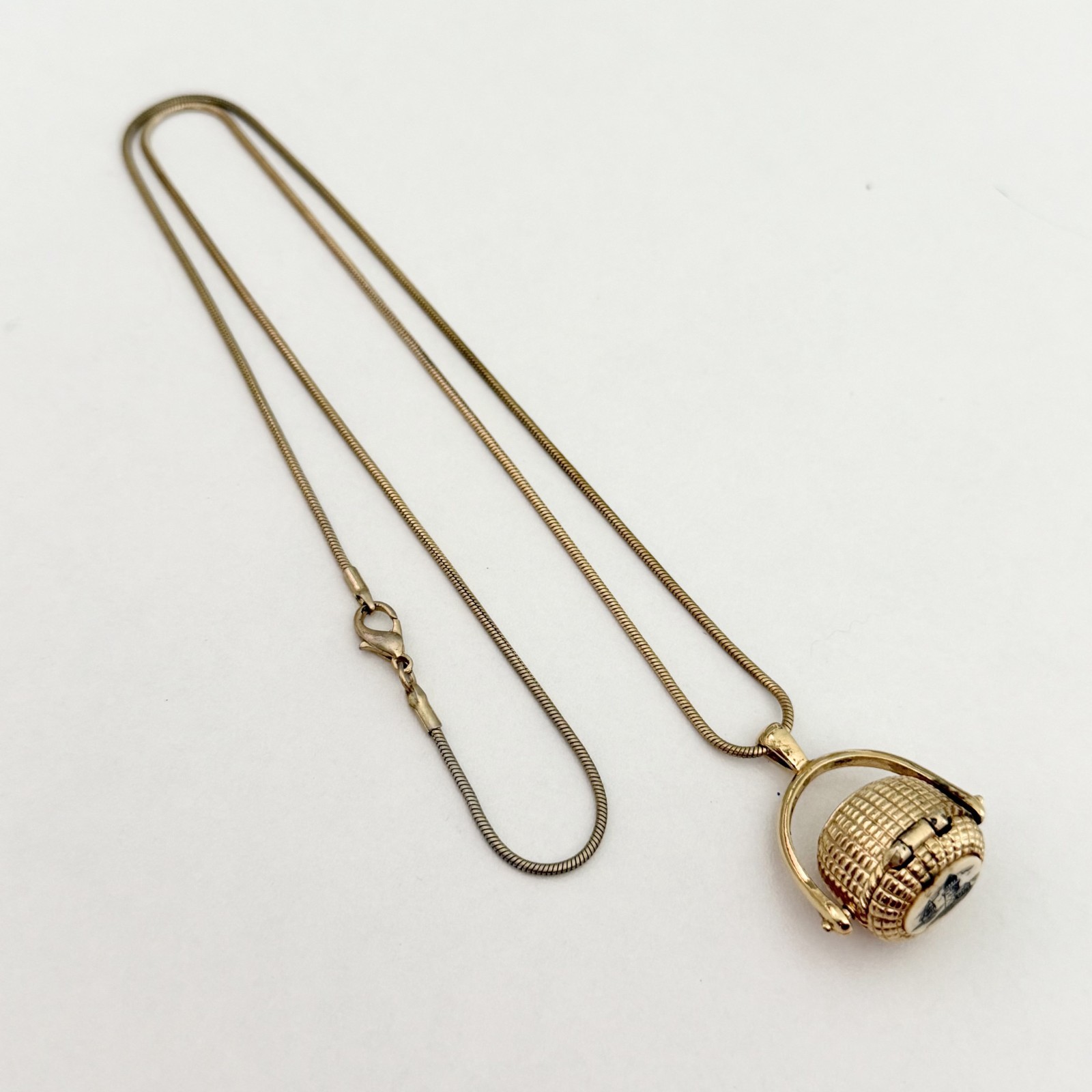 Vintage Gold Tone 3D Picnic Basket Locket Pendant (Opens) Chain Necklace 24″