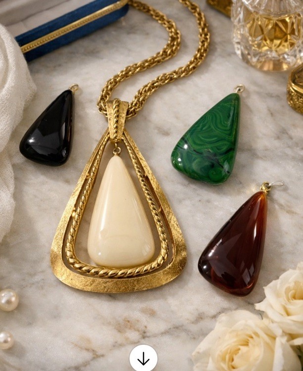 Vintage Trifari Lucite Interchangeable Necklace Teardrop Set in Original Box
