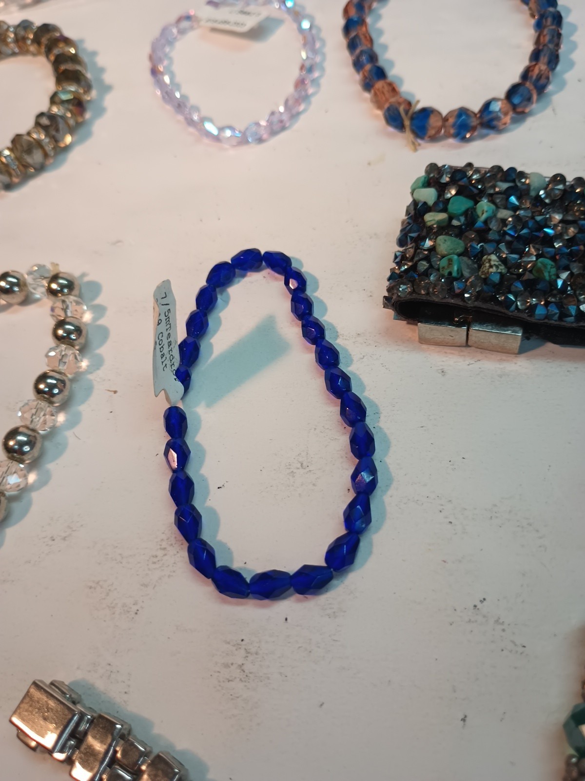 (1) Pre-owned Vintage Amazing 22 Costume Jewelry Pieces Not Sure If Some Might