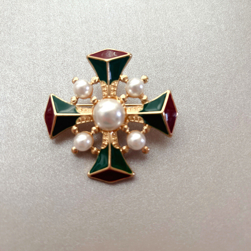 Vintage Baroque Court Brooch – Cross Enamel Lapel Pin for Clothing & Suit