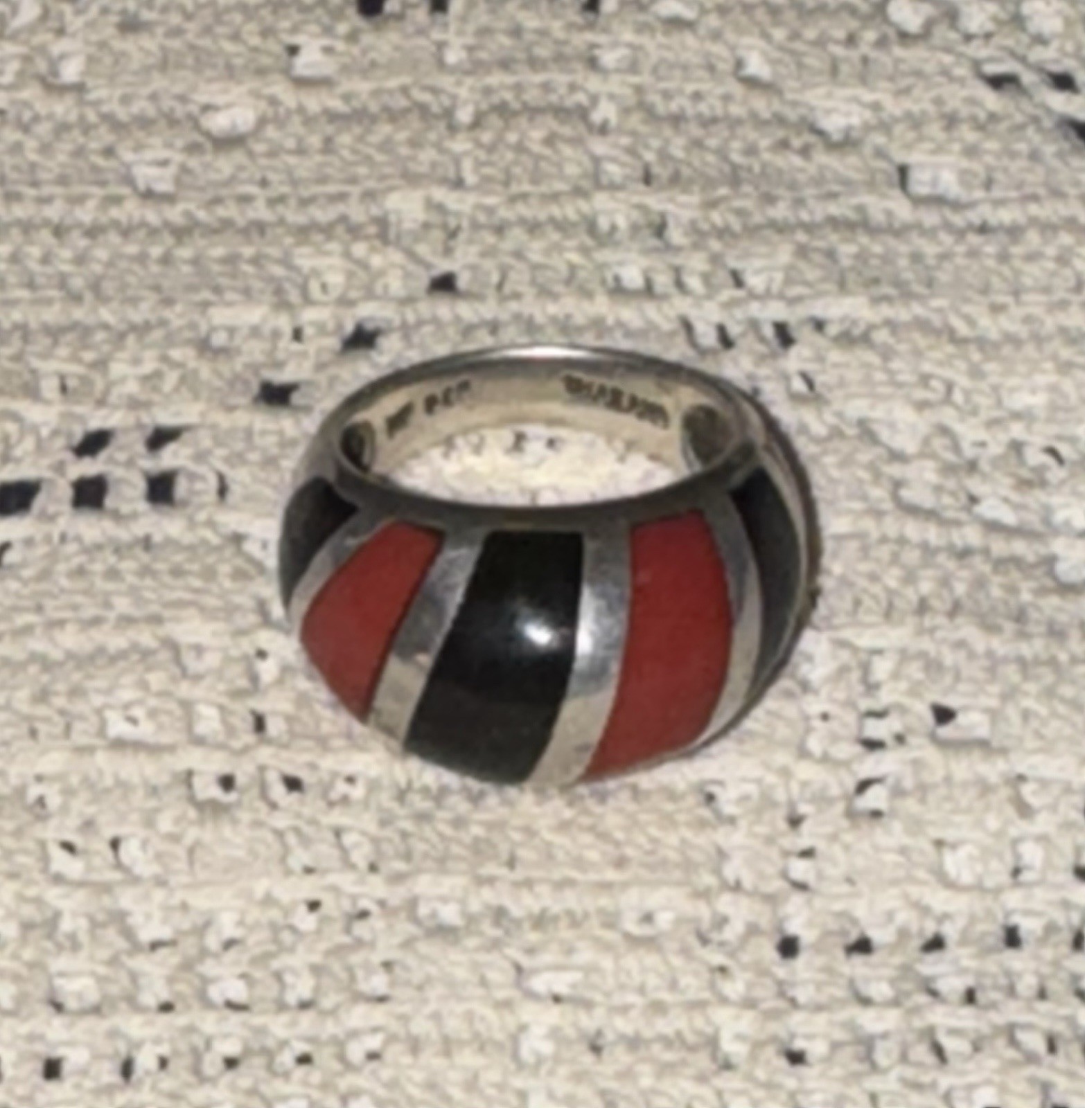VINTAGE RED & BLACK CORAL INLAY STERLING SILVER DOME RING