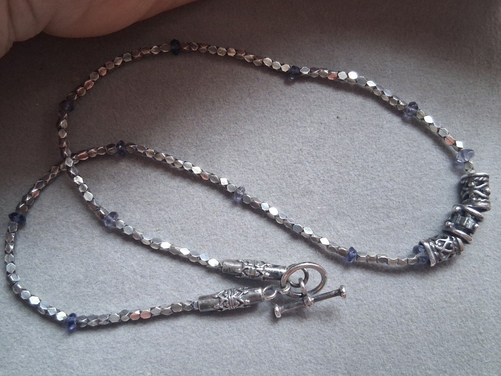 Sterling silver bead & amethyst chip accent bead necklace w/925 accent beads 17″