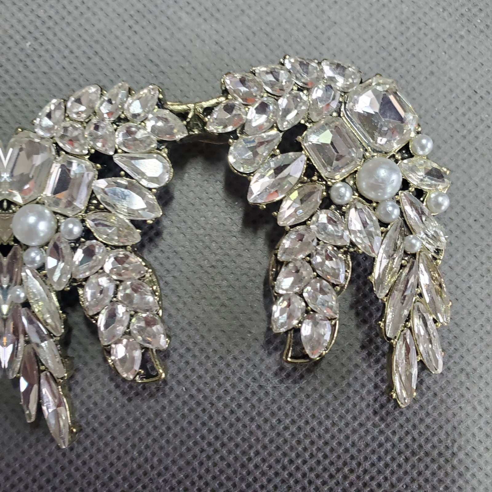 Vintage Clear Rhinestone Faux Pearl Angel Wing Brooch Silver Tone Laurel Pin 2″