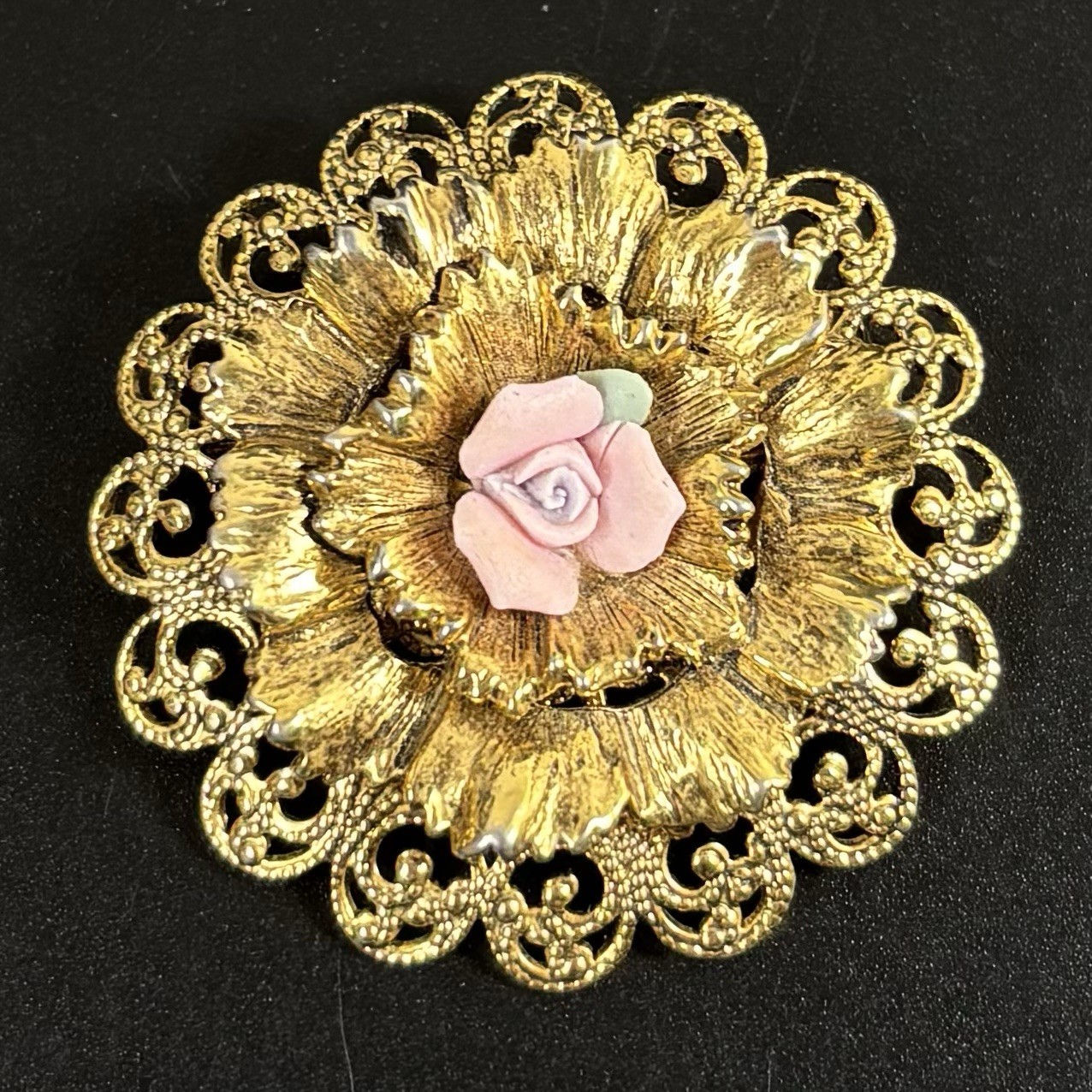 Vintage Unsigned Tacoa Gold Tone Filigree Porcelain Rose Floral Brooch READ