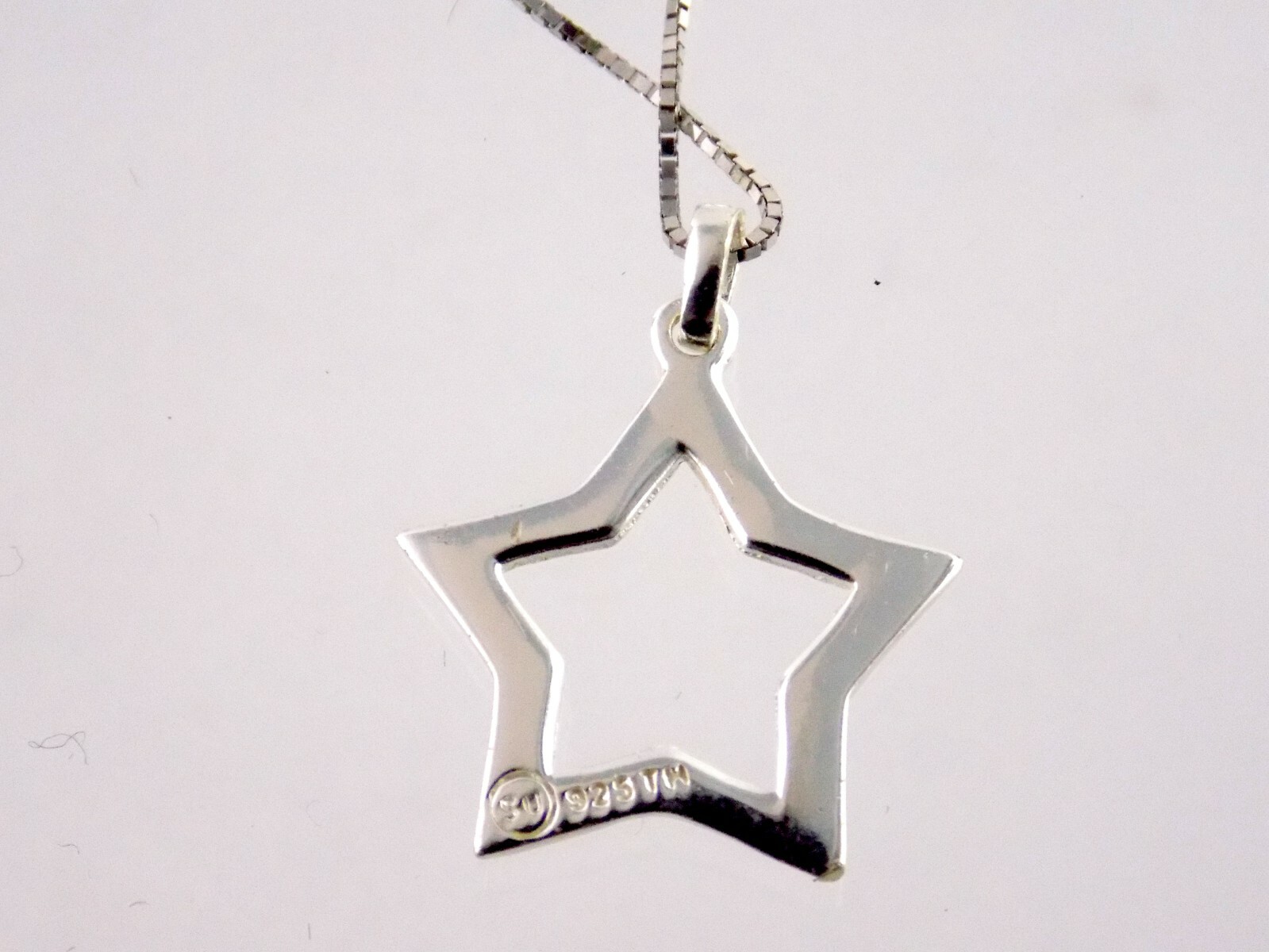 SU Star Pendant Necklace on Box Chain 925 22 Inches 2.7 Grams
